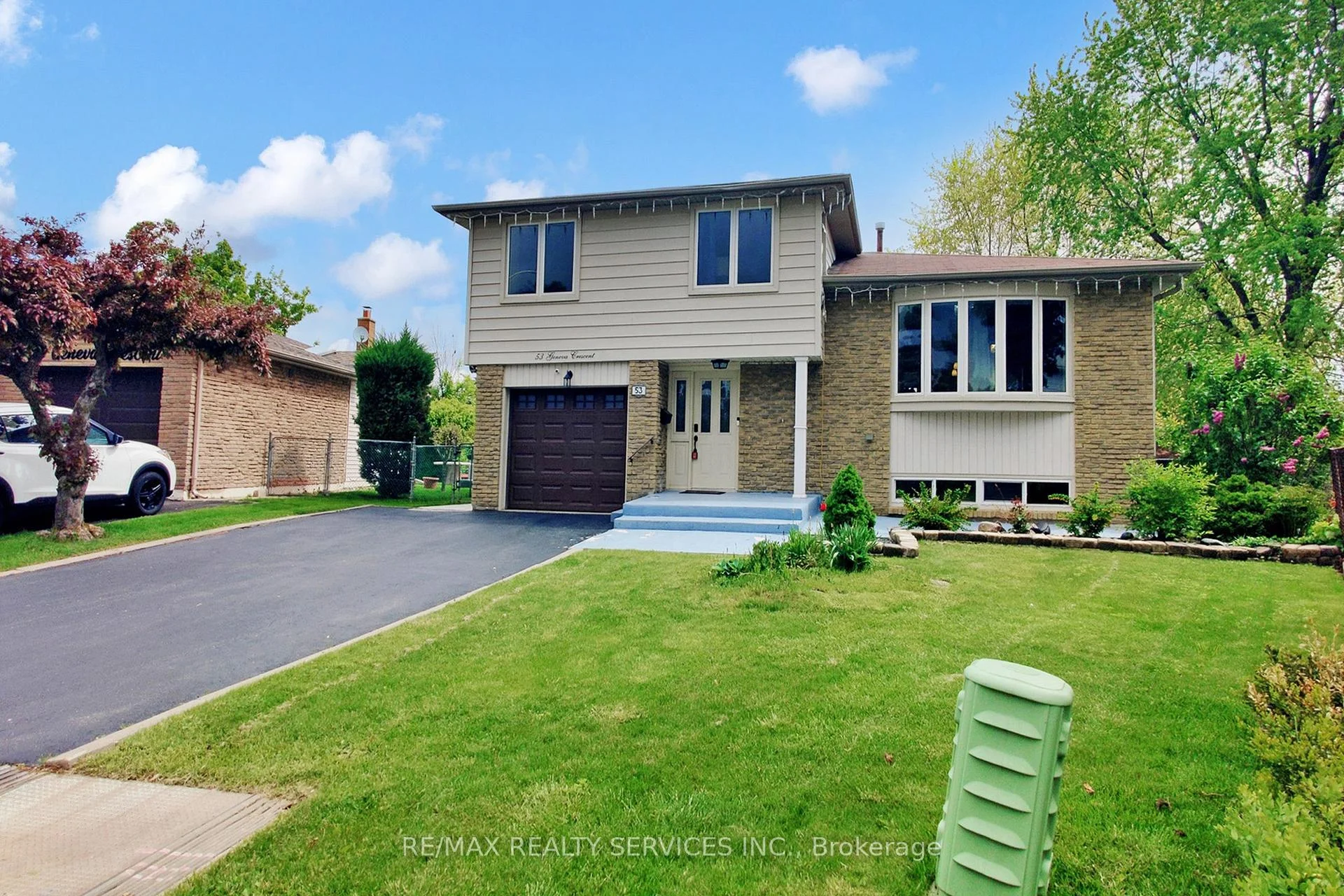 Photo 3 of 53 Geneva Crescent, Brampton, Northgate — HOMEH