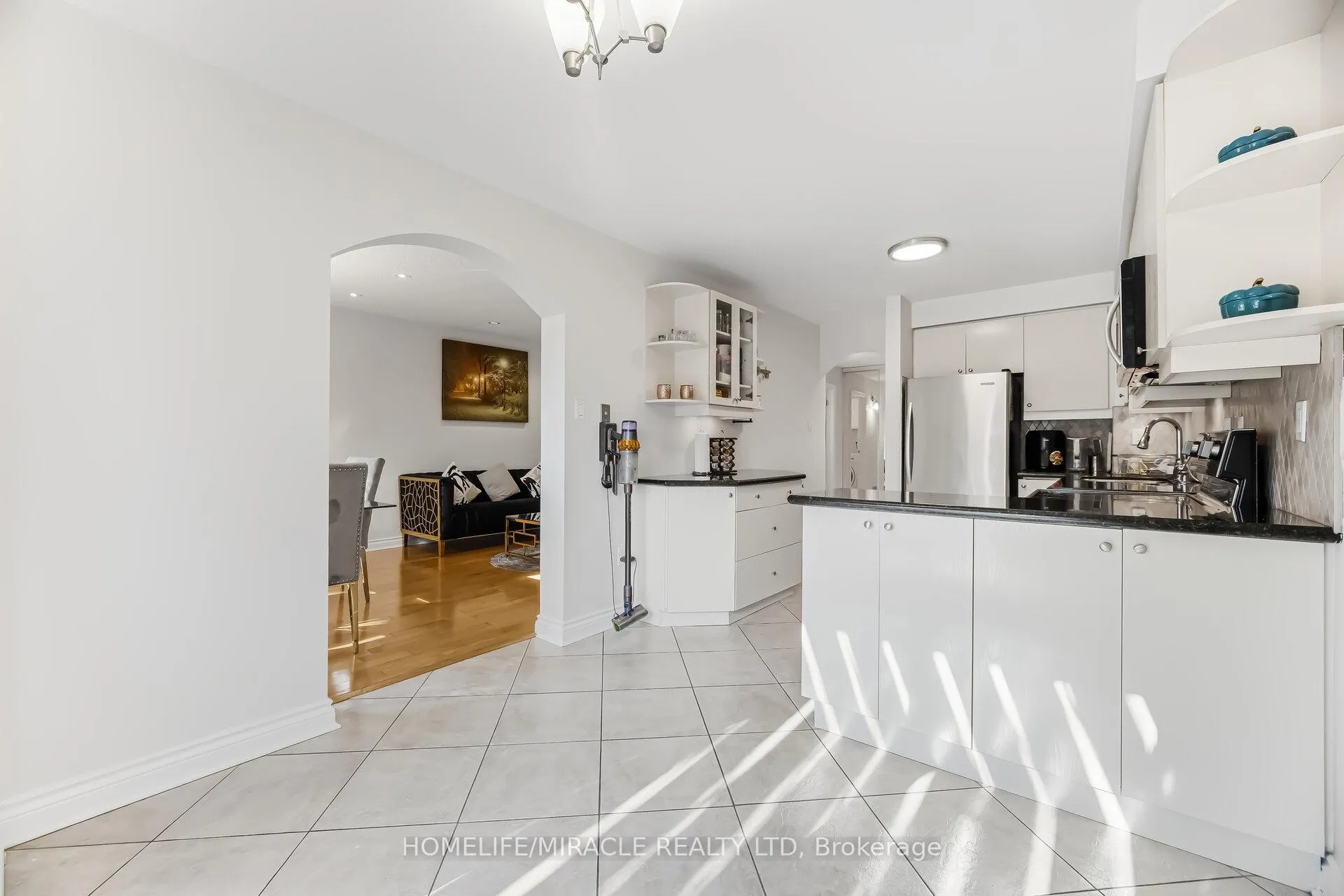 Photo 8 of 60 Trewartha Crescent, Brampton, Heart Lake West — HOMEH