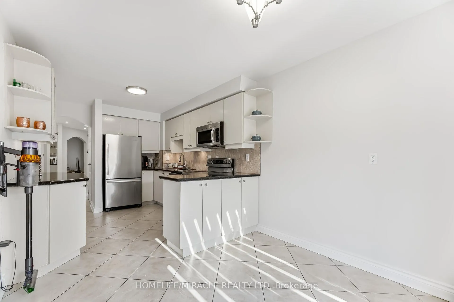 Photo 9 of 60 Trewartha Crescent, Brampton, Heart Lake West — HOMEH