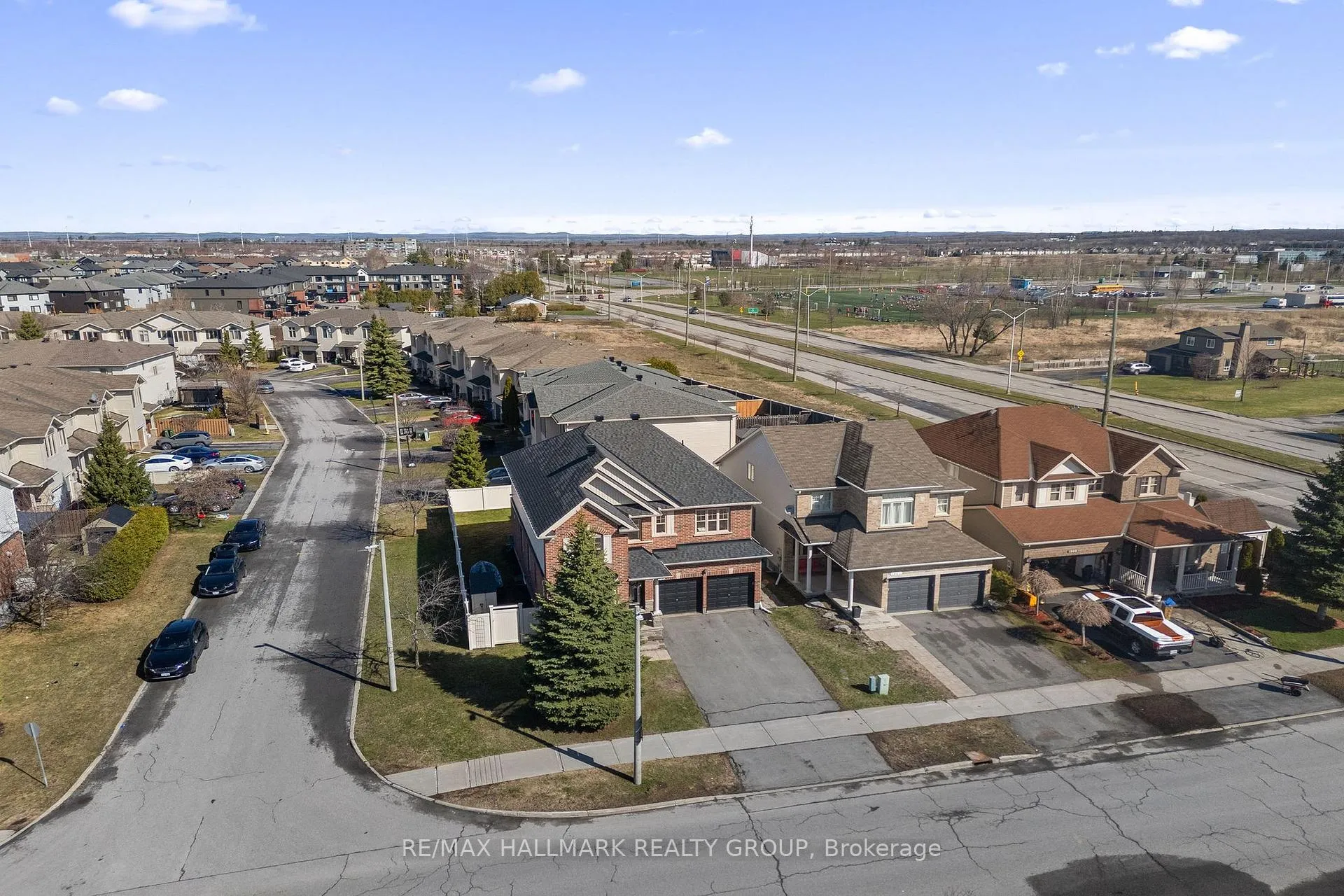Photo 3 of 1965 Montmere Avenue, Ottawa, Notting Hill/Summerside — HOMEH
