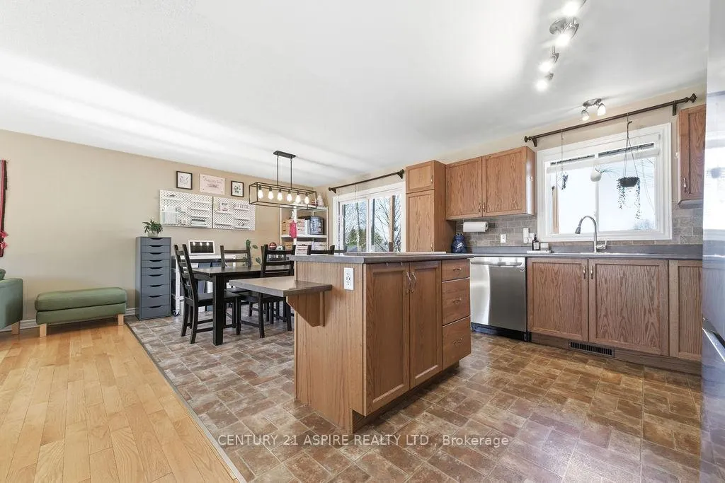 Photo 4 of 64 Spruce Street, Petawawa — HOMEH