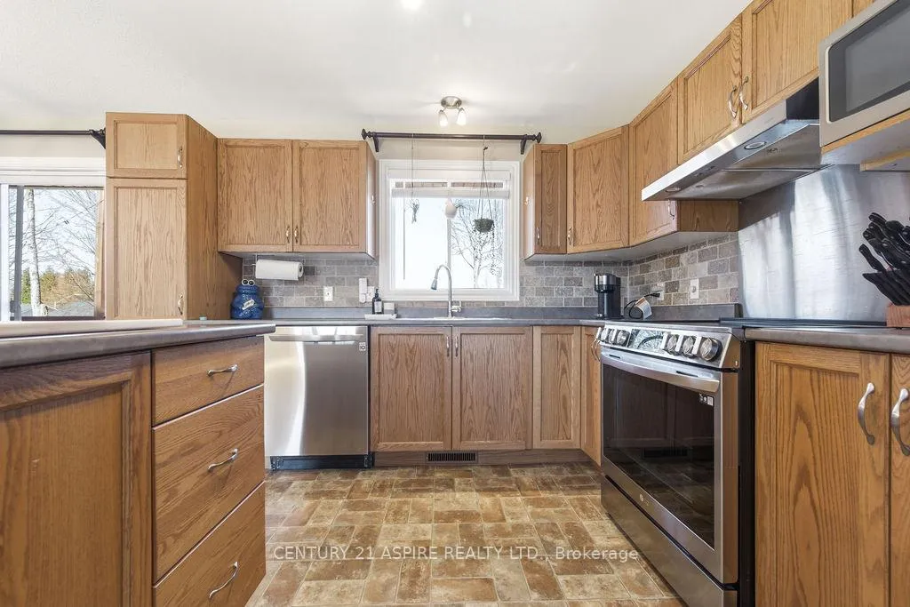 Photo 6 of 64 Spruce Street, Petawawa — HOMEH