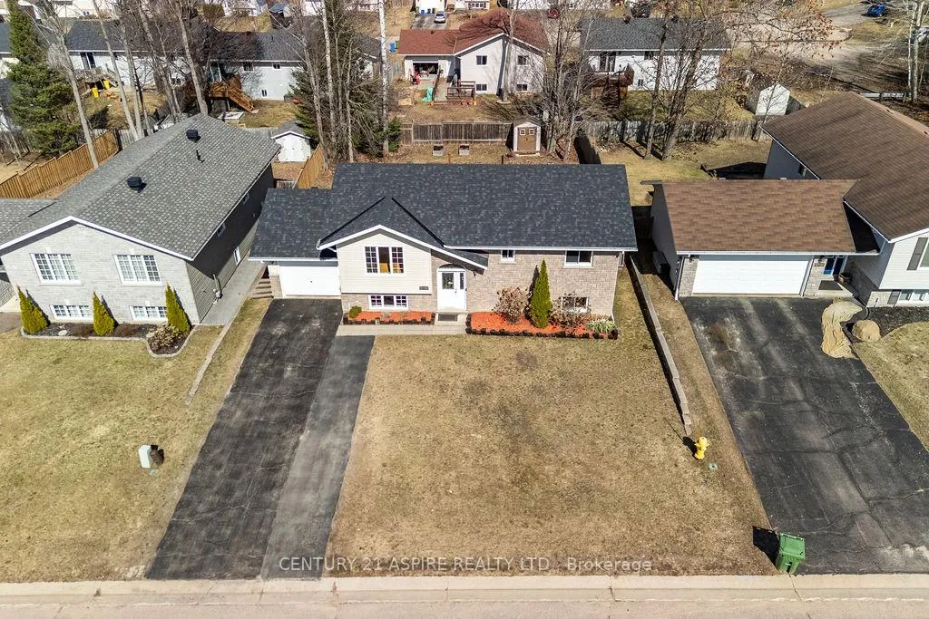 Photo 42 of 64 Spruce Street, Petawawa — HOMEH