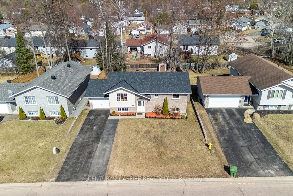 Photo 43 of 64 Spruce Street, Petawawa — HOMEH