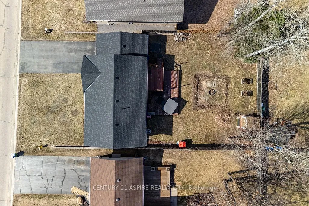 Photo 45 of 64 Spruce Street, Petawawa — HOMEH