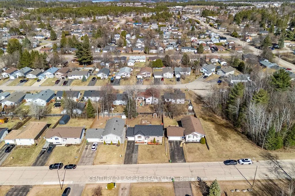 Photo 47 of 64 Spruce Street, Petawawa — HOMEH