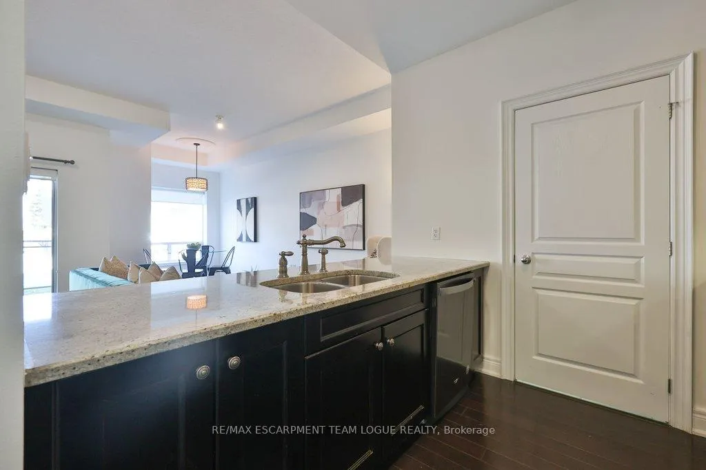 Photo 12 of Unit 102, 5070 Fairview Street, Burlington, Appleby — HOMEH