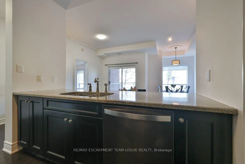 Photo 14 of Unit 102, 5070 Fairview Street, Burlington, Appleby — HOMEH