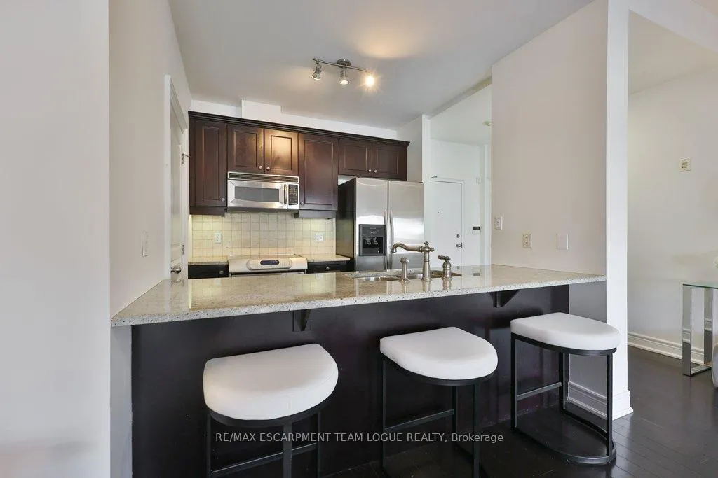 Photo 16 of Unit 102, 5070 Fairview Street, Burlington, Appleby — HOMEH