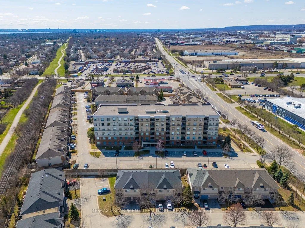 Photo 37 of Unit 102, 5070 Fairview Street, Burlington, Appleby — HOMEH