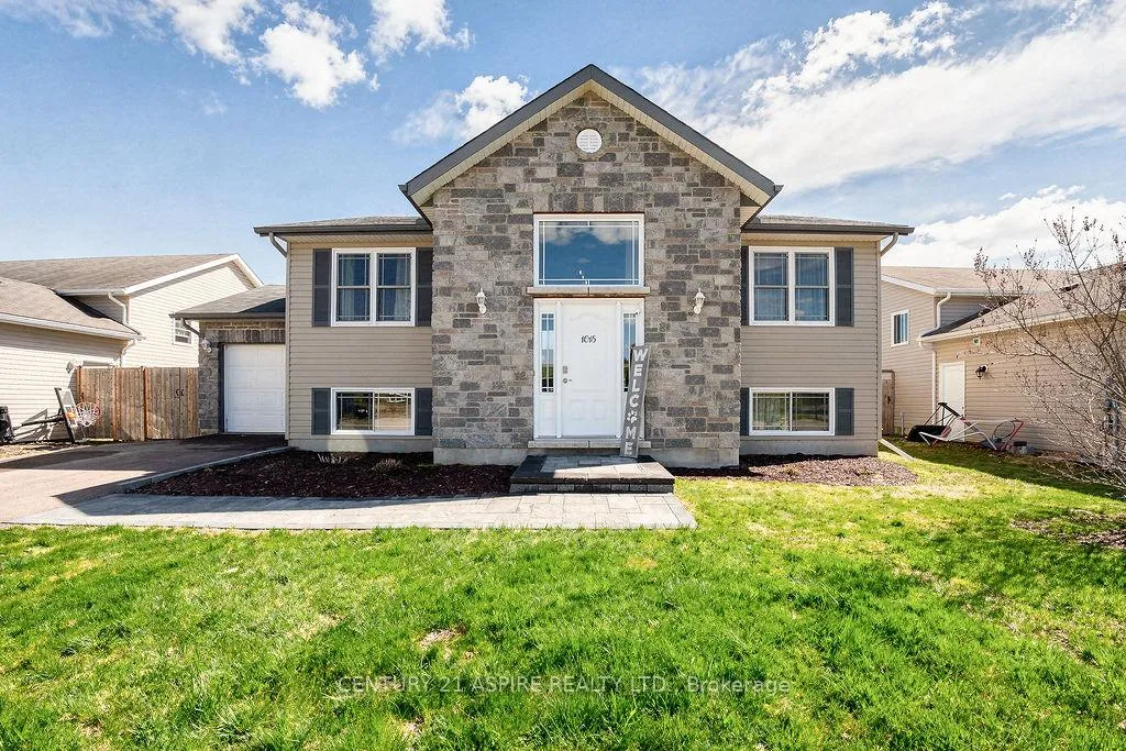 Photo 1 of 1015 Riverstone Trail, Petawawa — HOMEH