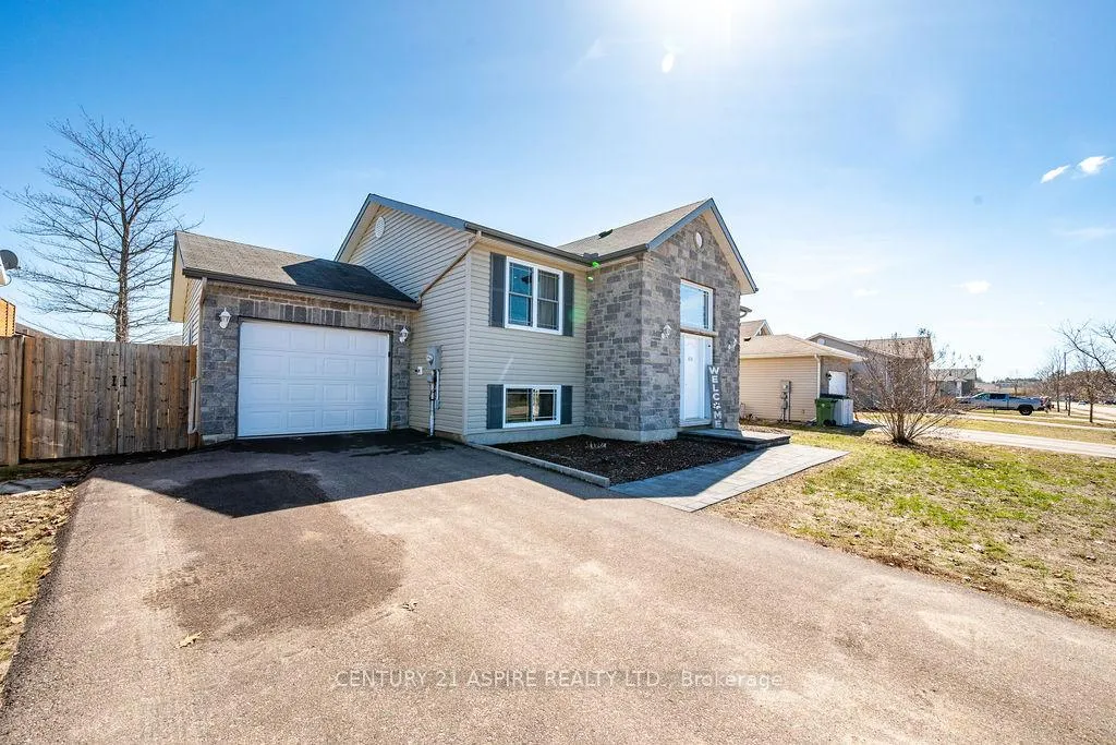 Photo 3 of 1015 Riverstone Trail, Petawawa — HOMEH