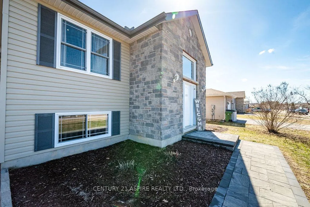 Photo 4 of 1015 Riverstone Trail, Petawawa — HOMEH