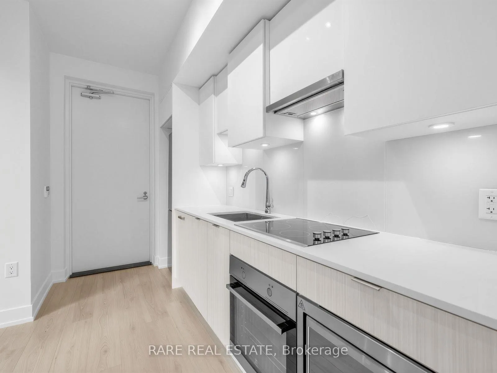 Photo 3 of Unit 105, 99 Broadway Avenue, Toronto, Mount Pleasant West — HOMEH