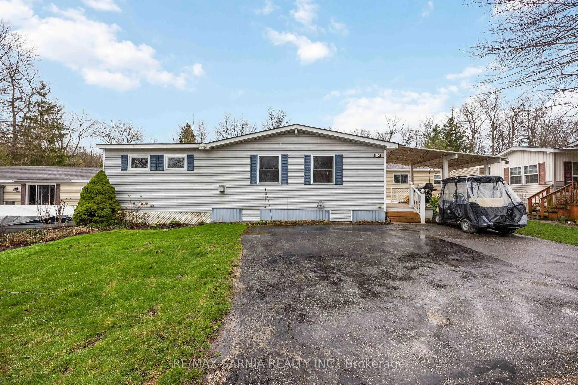 Photo 2 of Unit A42, 4895 Lakeshore Road, Plympton-Wyoming, Plympton Wyoming — HOMEH