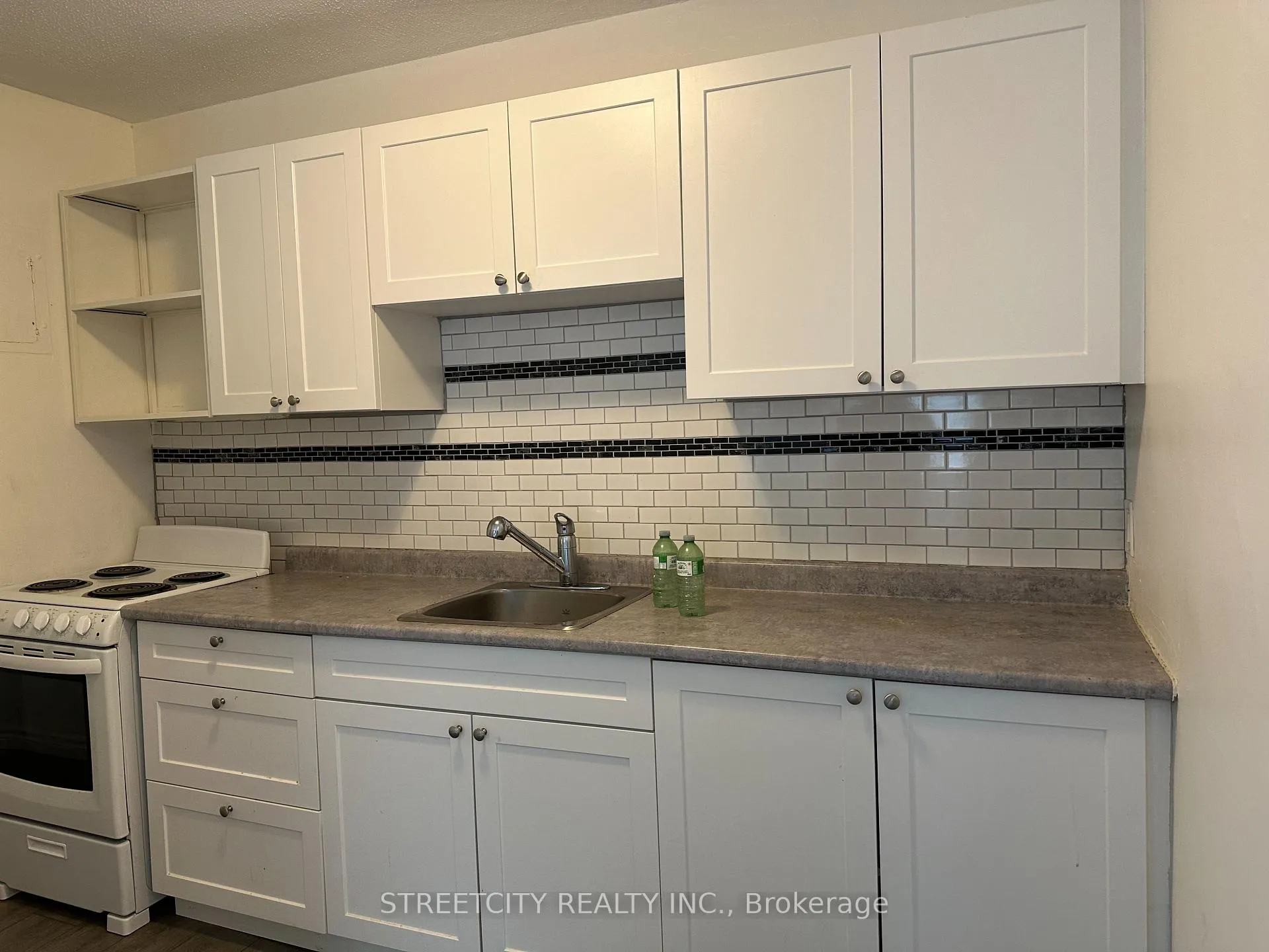 Photo 6 of Unit 26, 220 Ashland Avenue E, London, East M — HOMEH