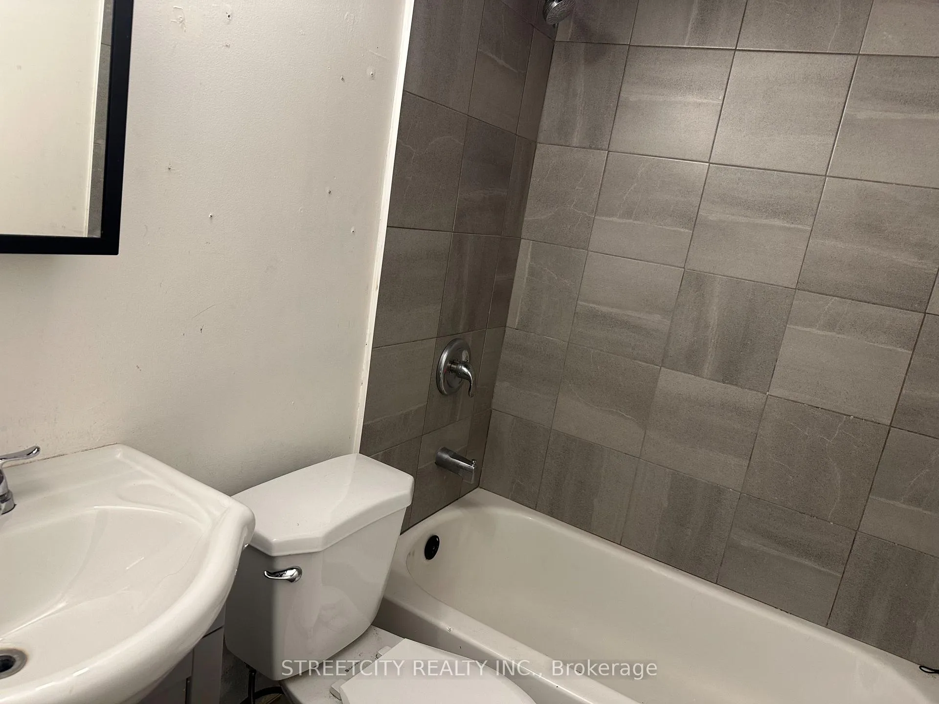Photo 7 of Unit 26, 220 Ashland Avenue E, London, East M — HOMEH