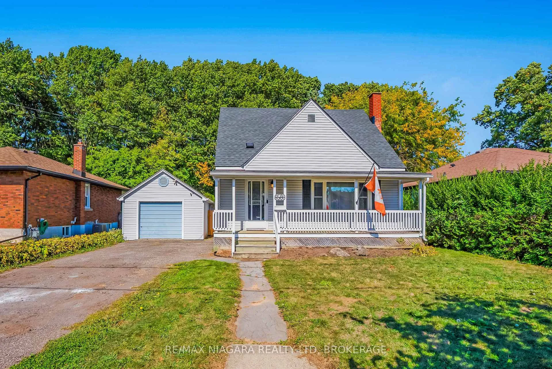 Photo 2 of 6589 Dunn Street, Niagara Falls, Dorchester — HOMEH