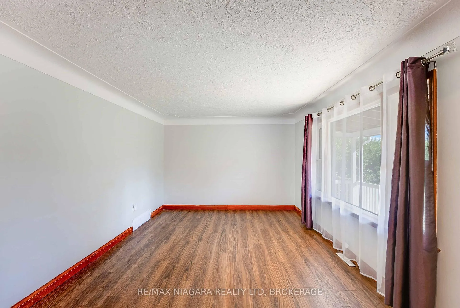 Photo 4 of 6589 Dunn Street, Niagara Falls, Dorchester — HOMEH