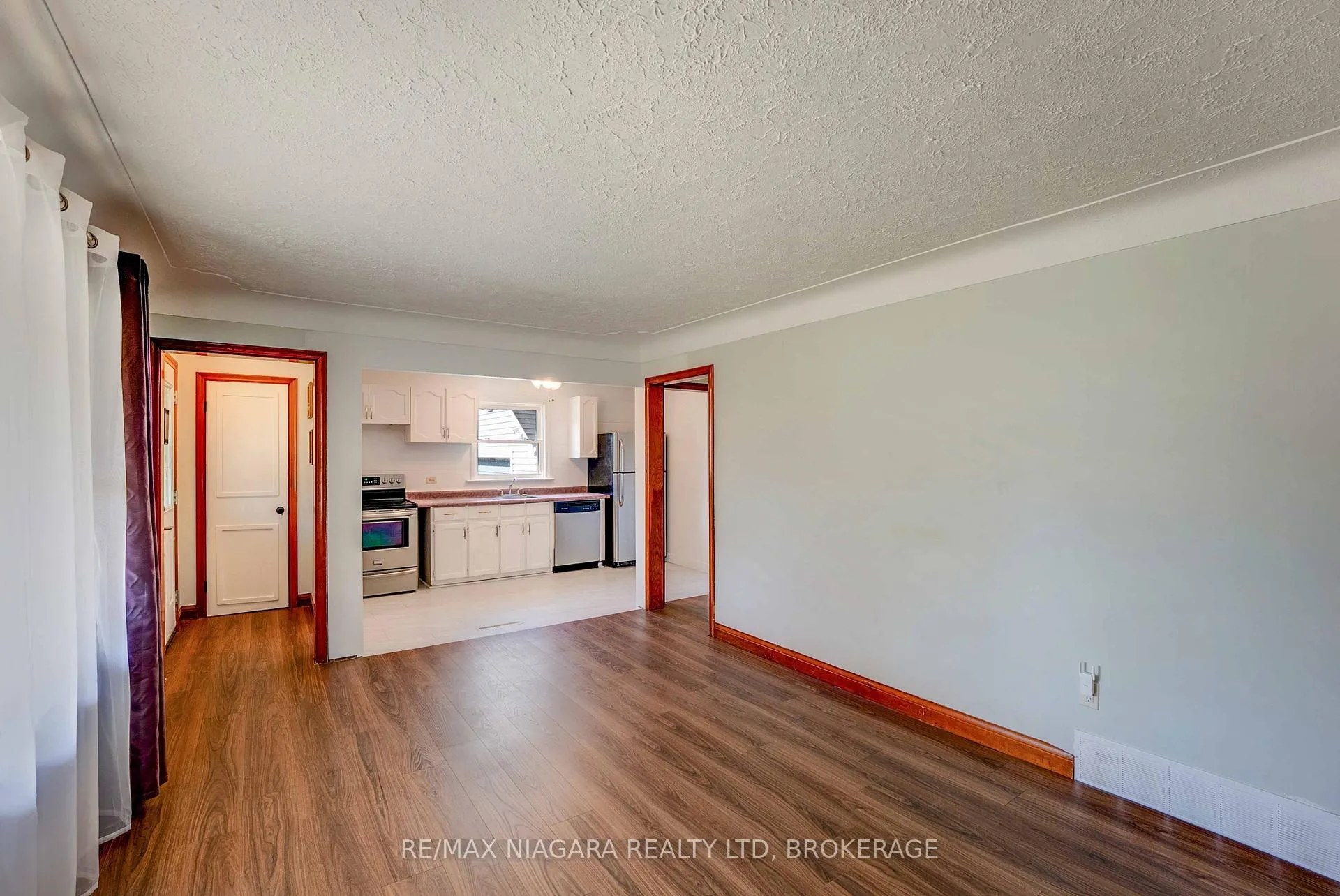 Photo 5 of 6589 Dunn Street, Niagara Falls, Dorchester — HOMEH