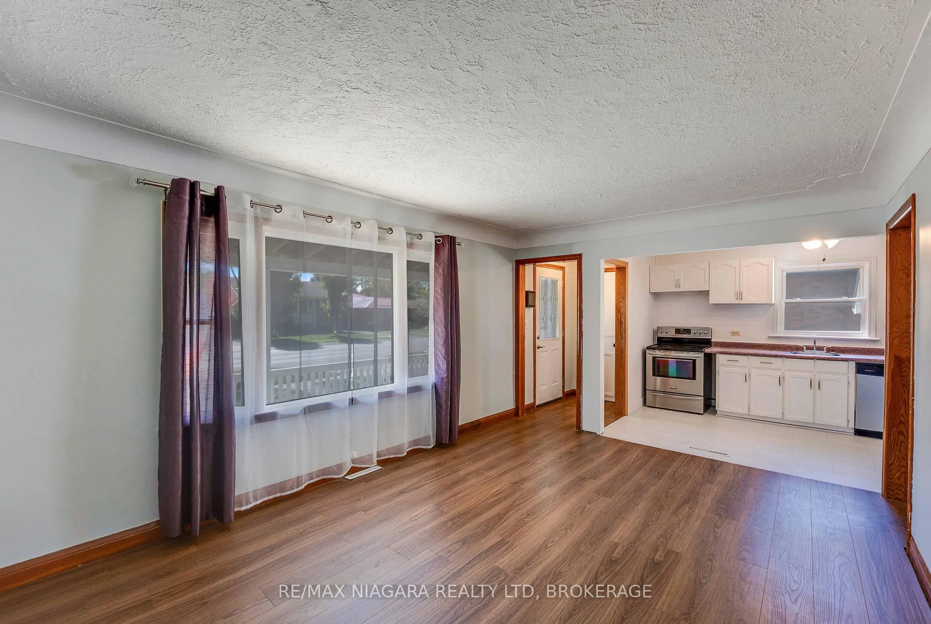Photo 6 of 6589 Dunn Street, Niagara Falls, Dorchester — HOMEH