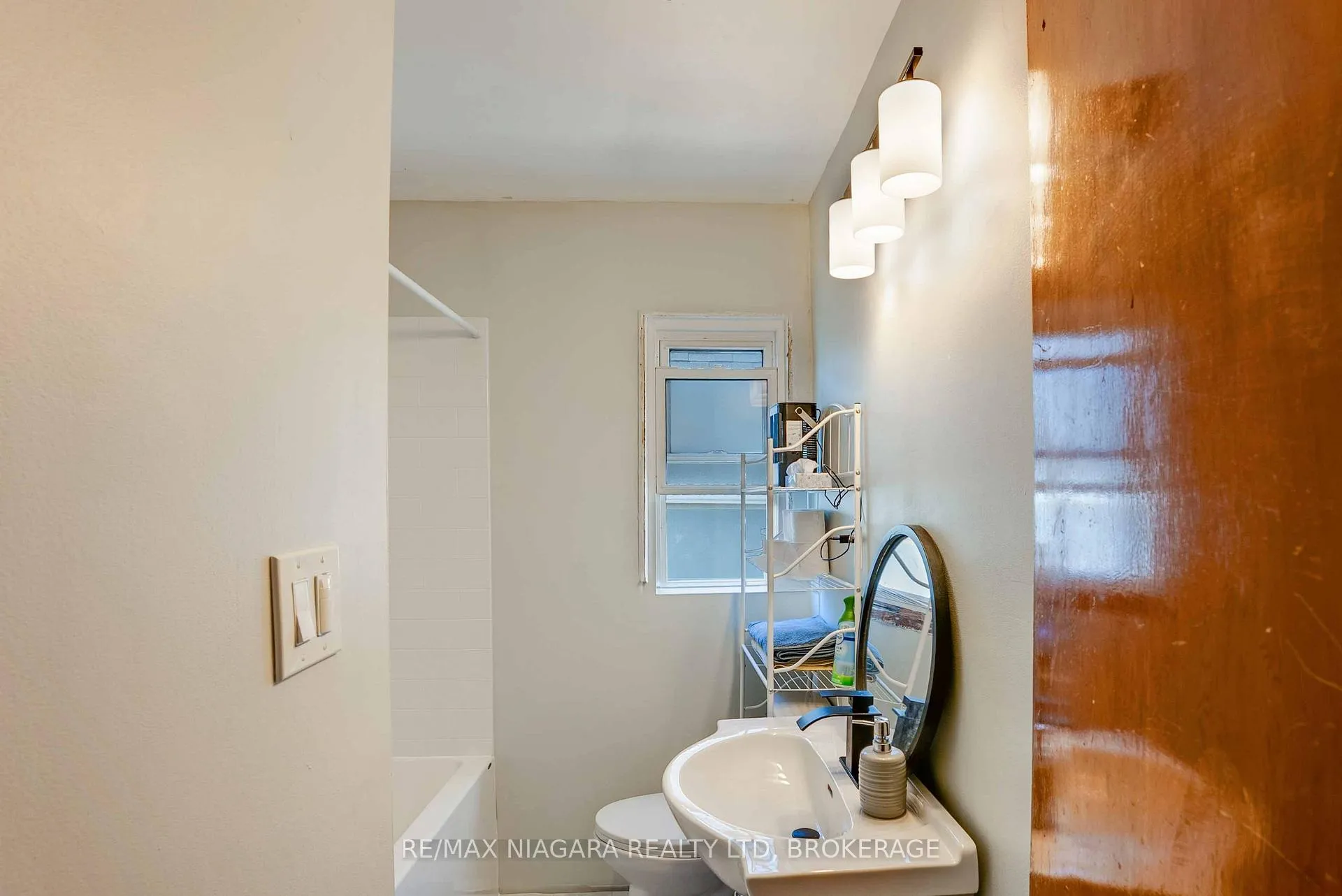 Photo 9 of 6589 Dunn Street, Niagara Falls, Dorchester — HOMEH
