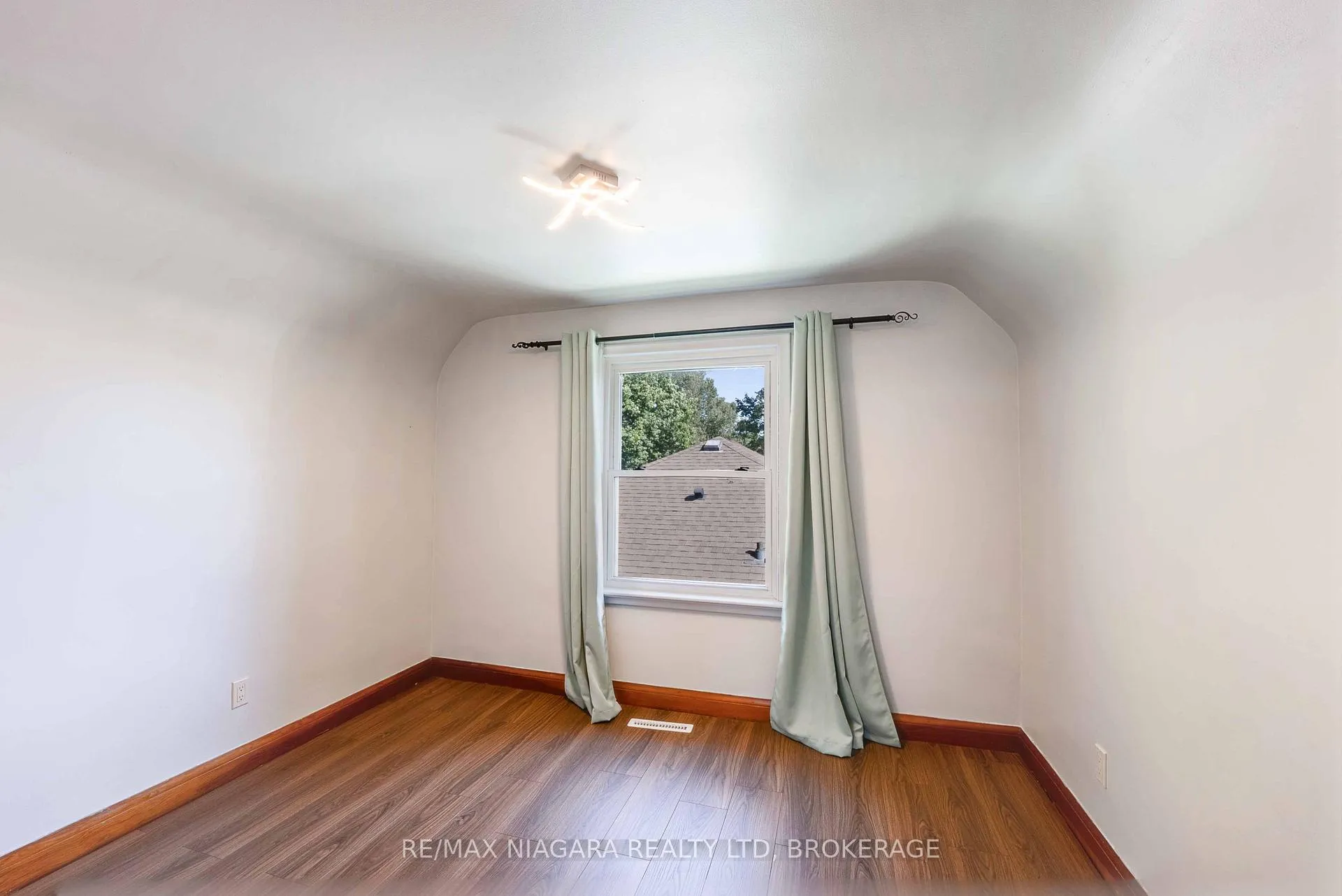 Photo 14 of 6589 Dunn Street, Niagara Falls, Dorchester — HOMEH