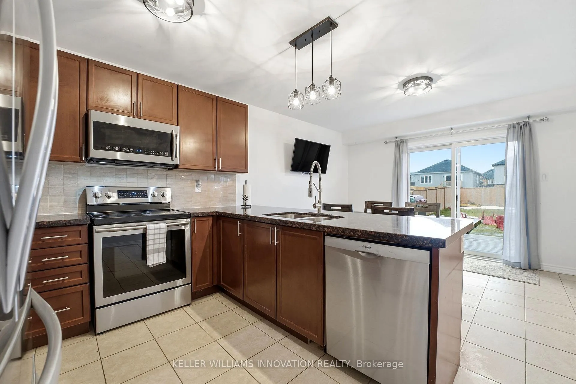 Photo 9 of 420 Armstrong Street W, North Perth, Listowel — HOMEH