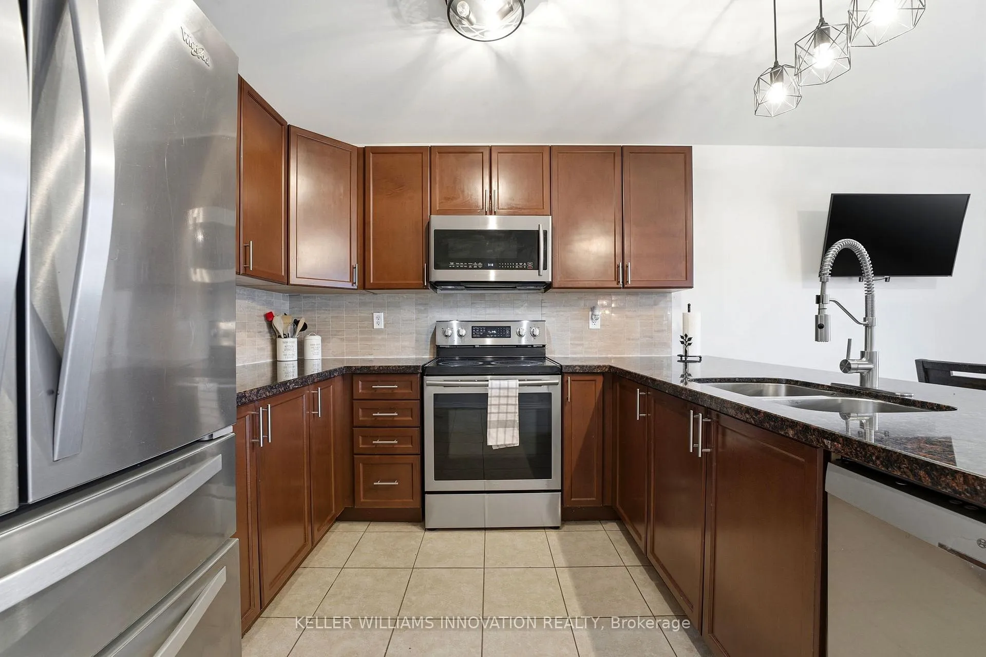 Photo 10 of 420 Armstrong Street W, North Perth, Listowel — HOMEH