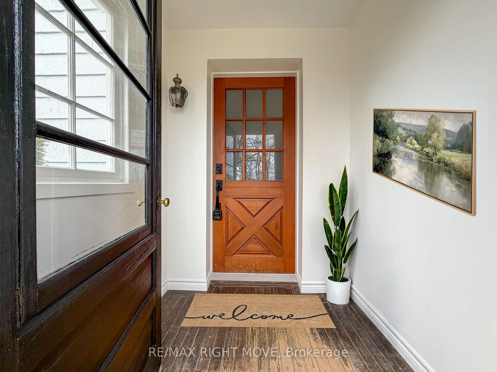 Photo 2 of 144 Cedar Street, Orillia — HOMEH