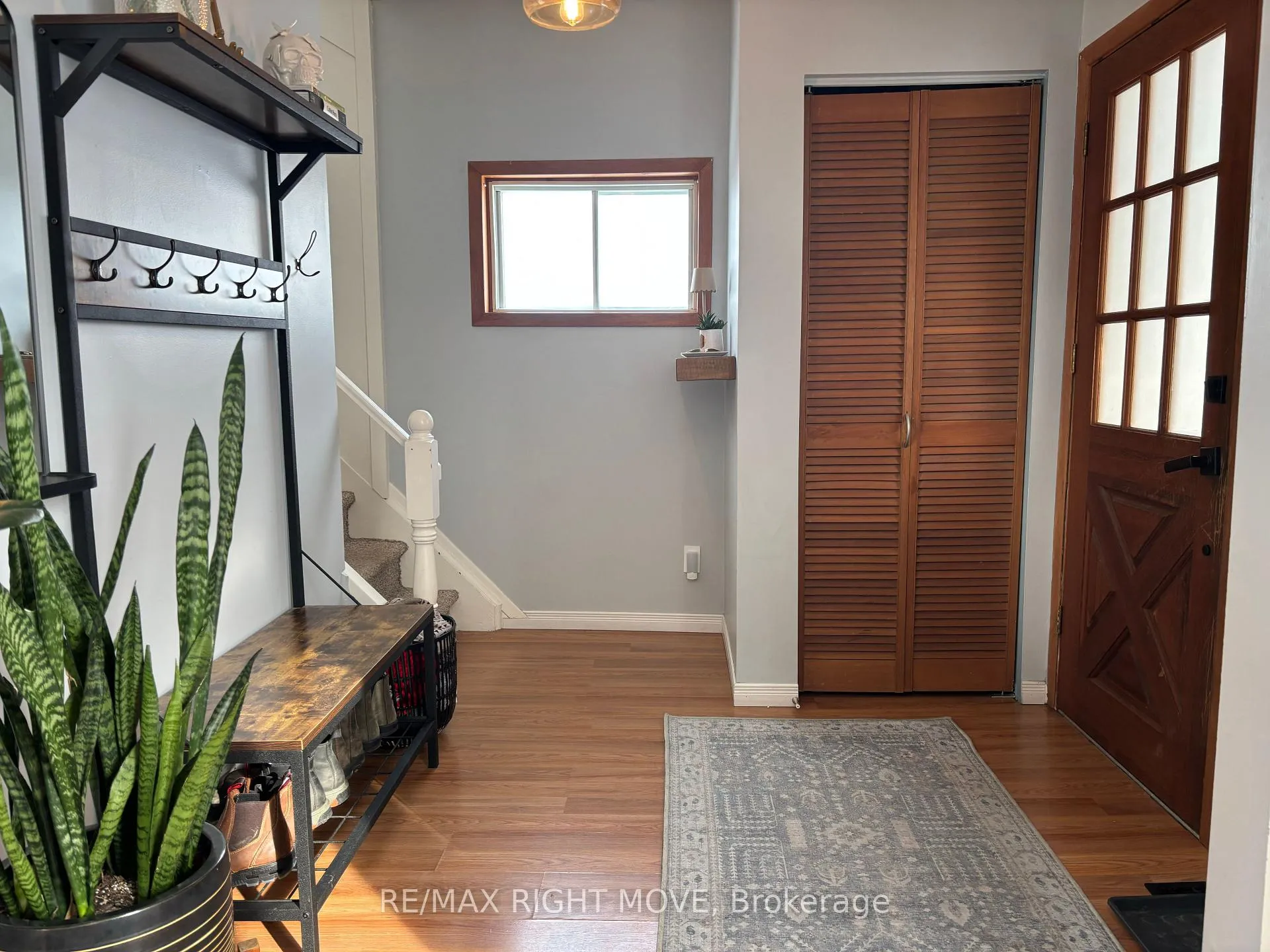 Photo 3 of 144 Cedar Street, Orillia — HOMEH