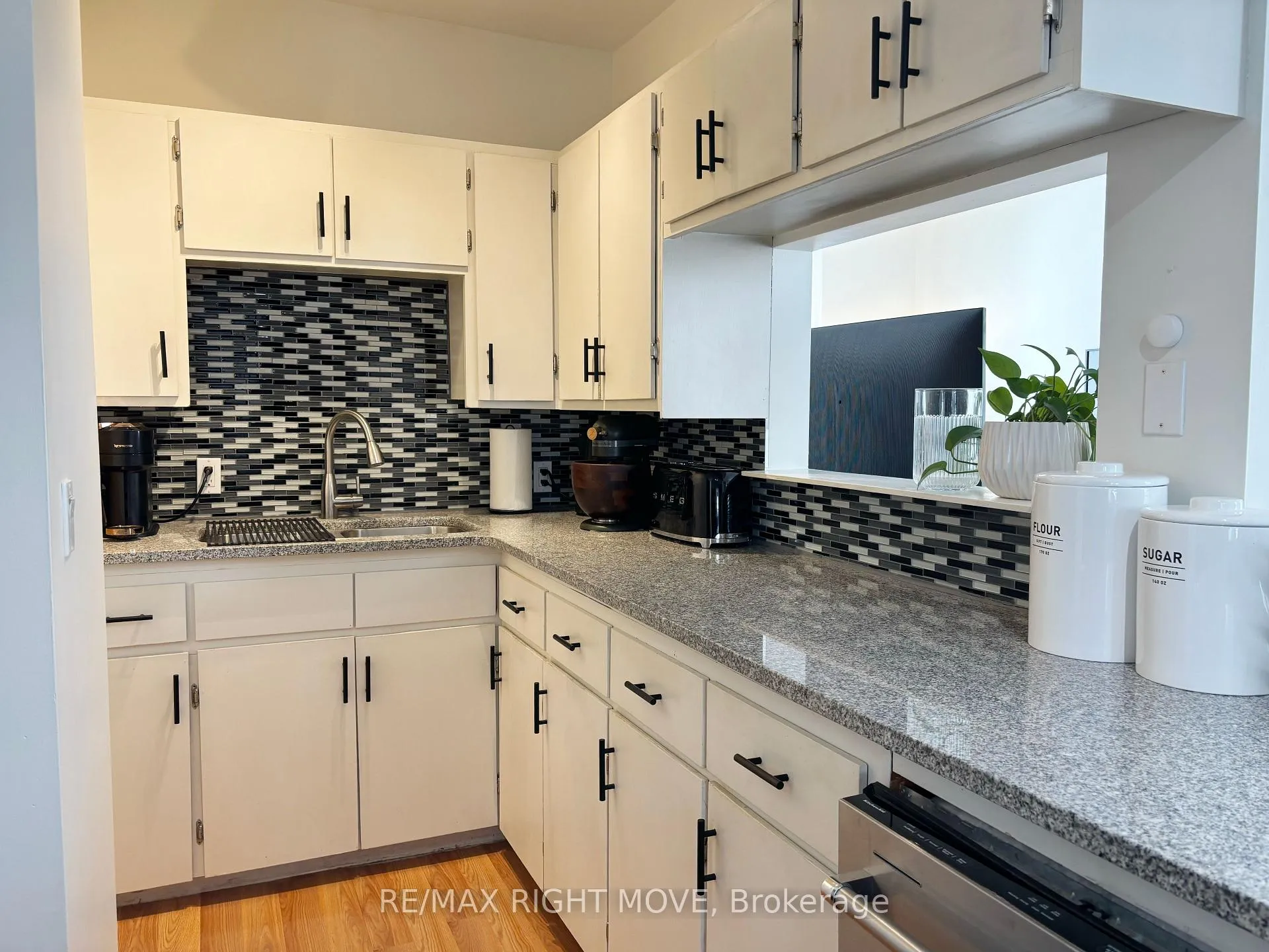 Photo 8 of 144 Cedar Street, Orillia — HOMEH