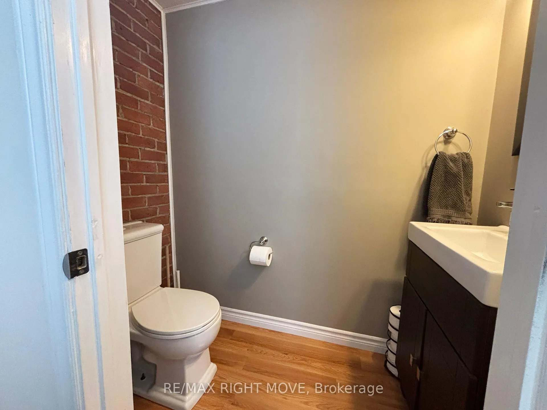 Photo 10 of 144 Cedar Street, Orillia — HOMEH