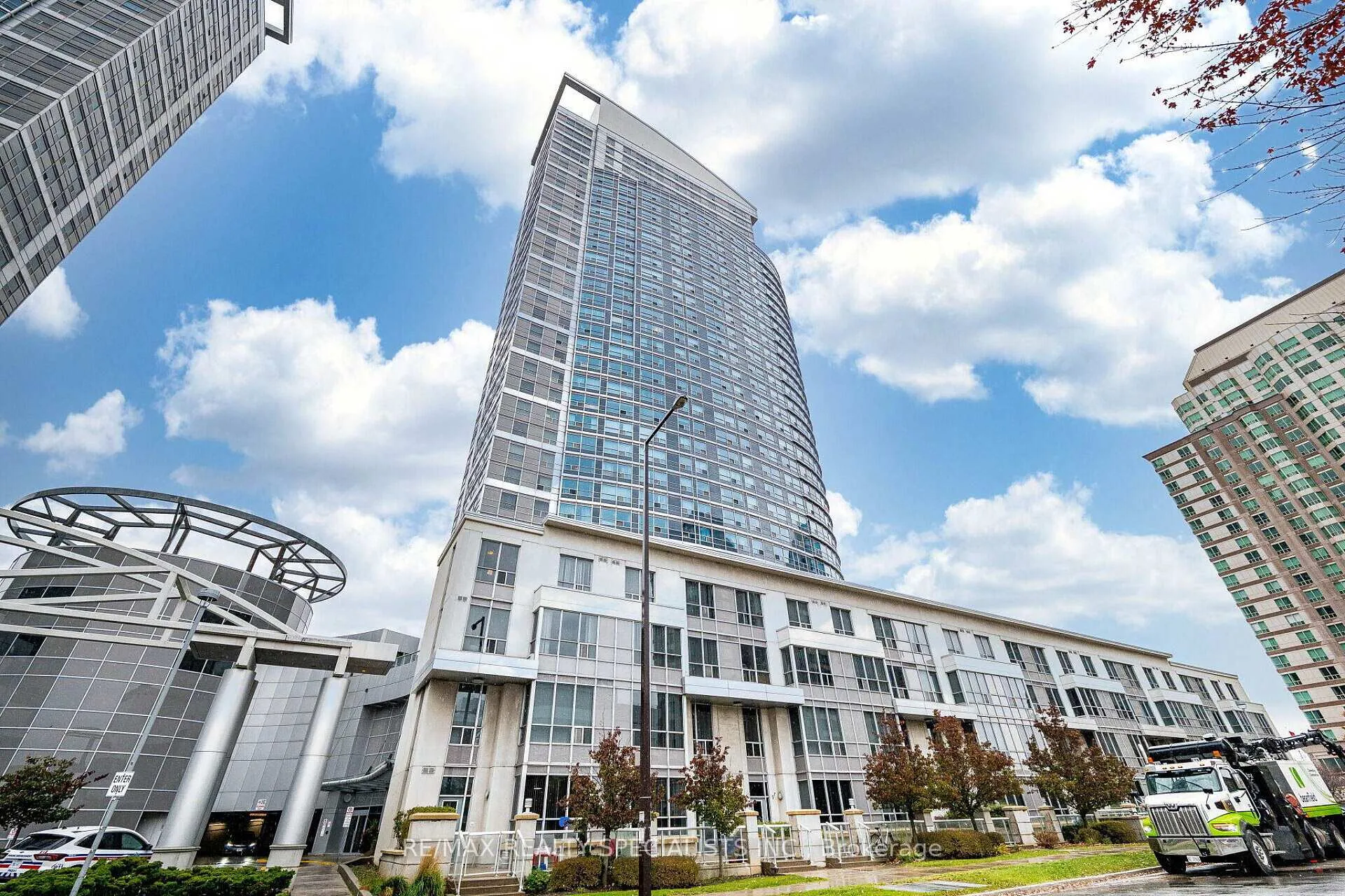 Front of Unit 2803, 38 Lee Centre