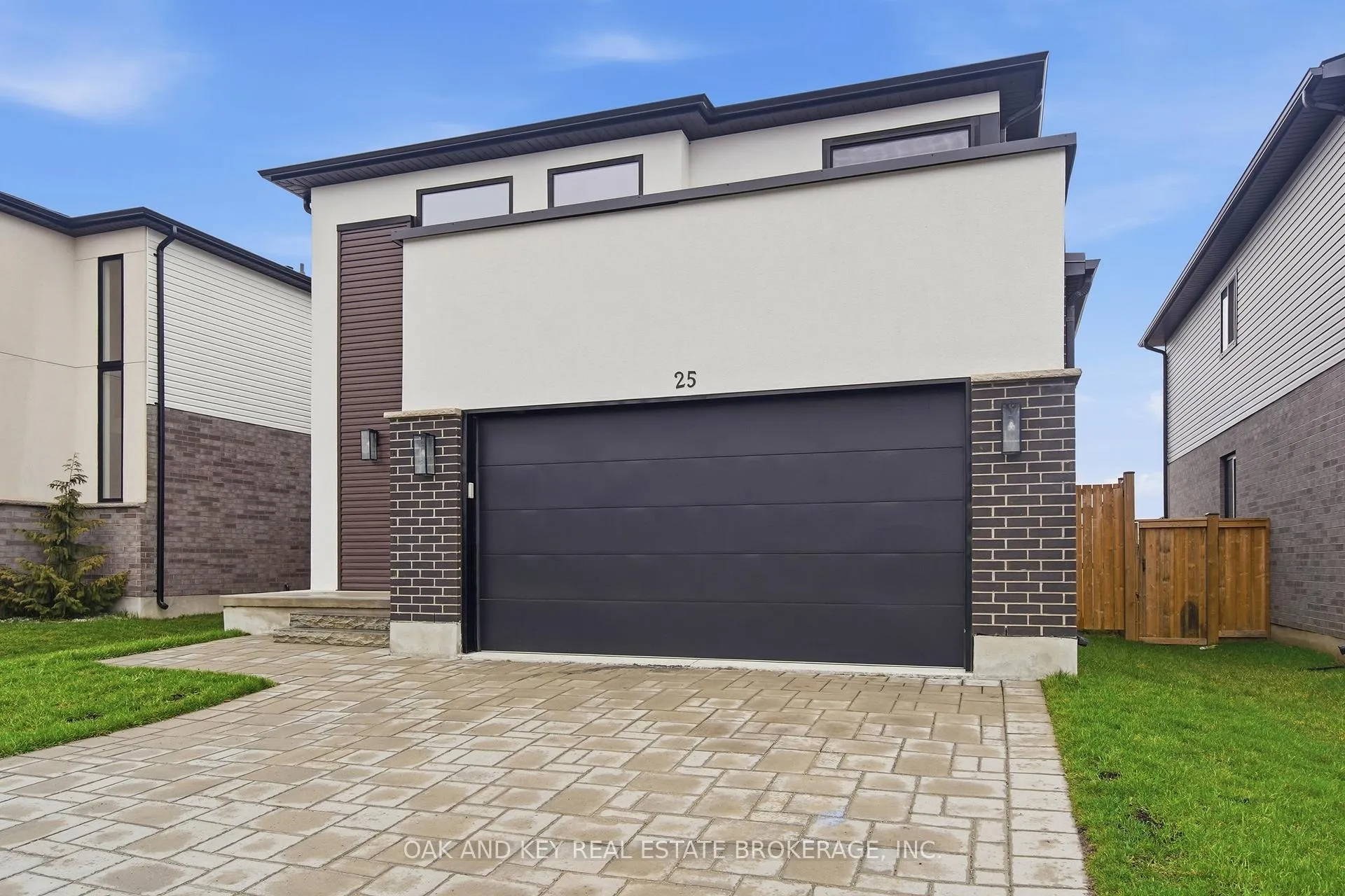 Photo 3 of 25 Alexander Circle, Strathroy-Caradoc, SE — HOMEH