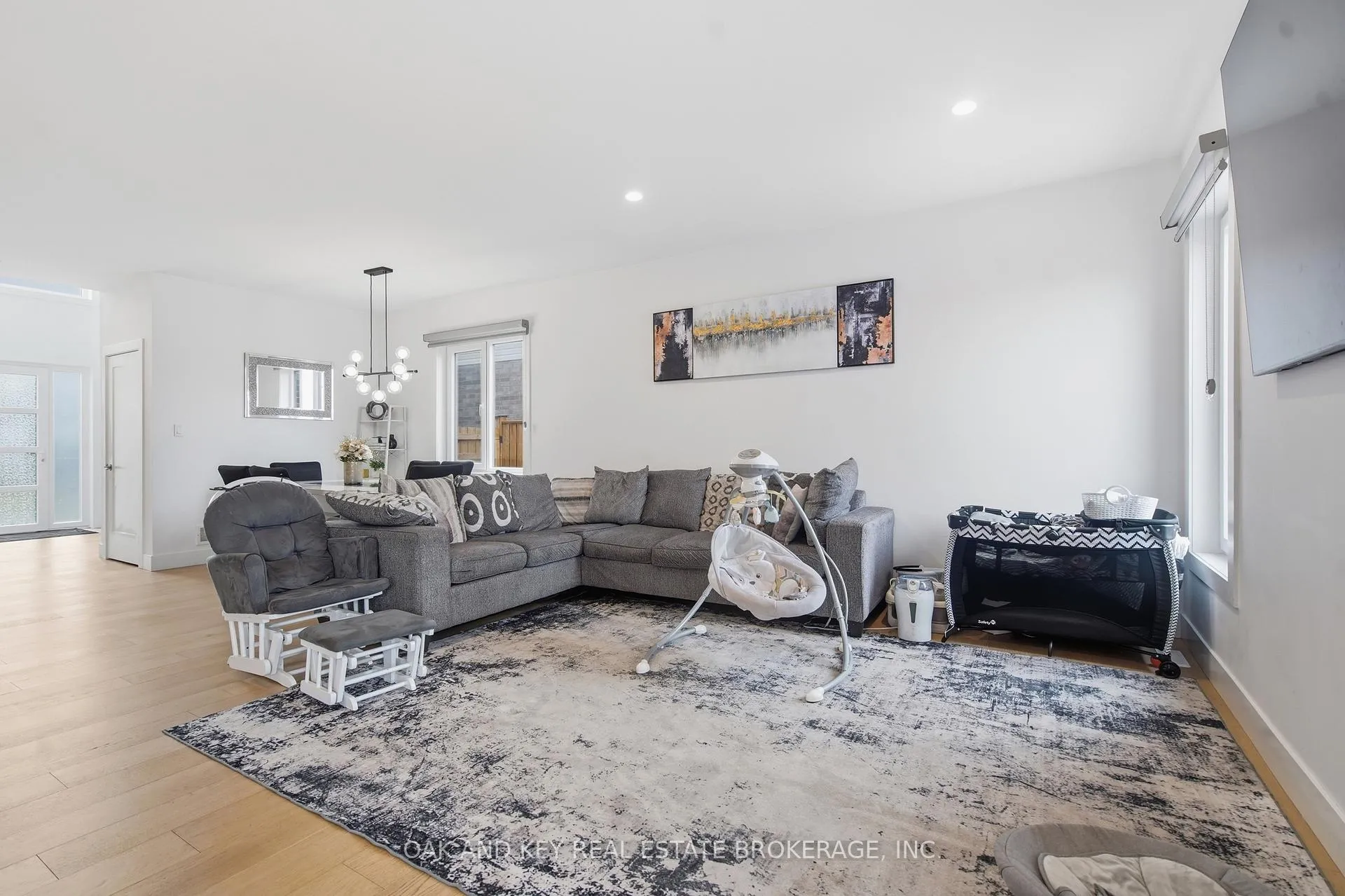 Photo 12 of 25 Alexander Circle, Strathroy-Caradoc, SE — HOMEH