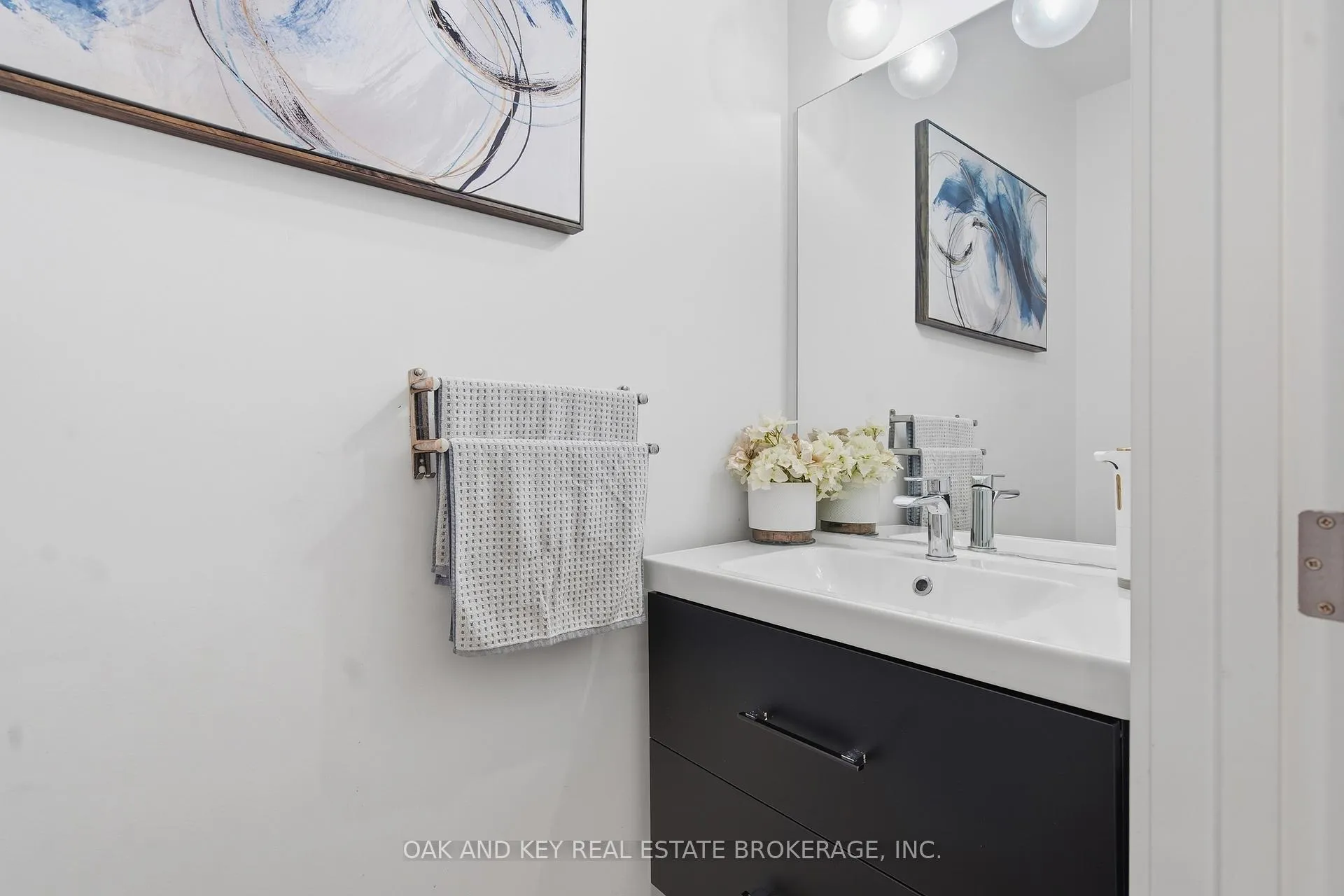 Photo 20 of 25 Alexander Circle, Strathroy-Caradoc, SE — HOMEH