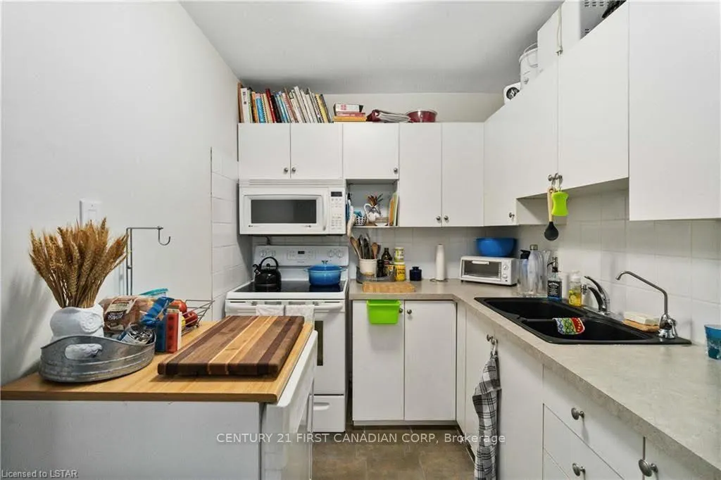 Photo 4 of Unit 201, 1174 Hamilton Road E, London, East O — HOMEH