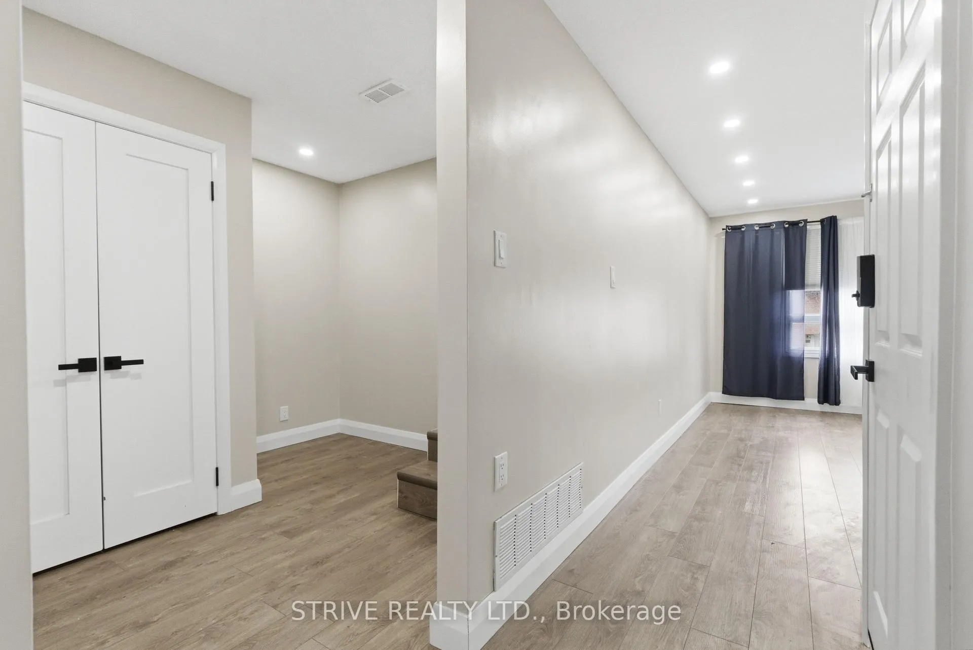 Photo 2 of 290 Lakeview Park Avenue, Oshawa, Lakeview — HOMEH
