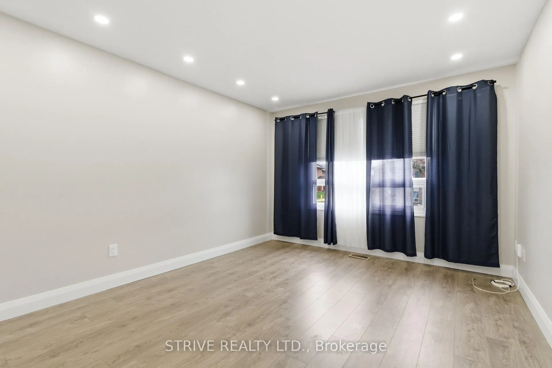 Photo 4 of 290 Lakeview Park Avenue, Oshawa, Lakeview — HOMEH