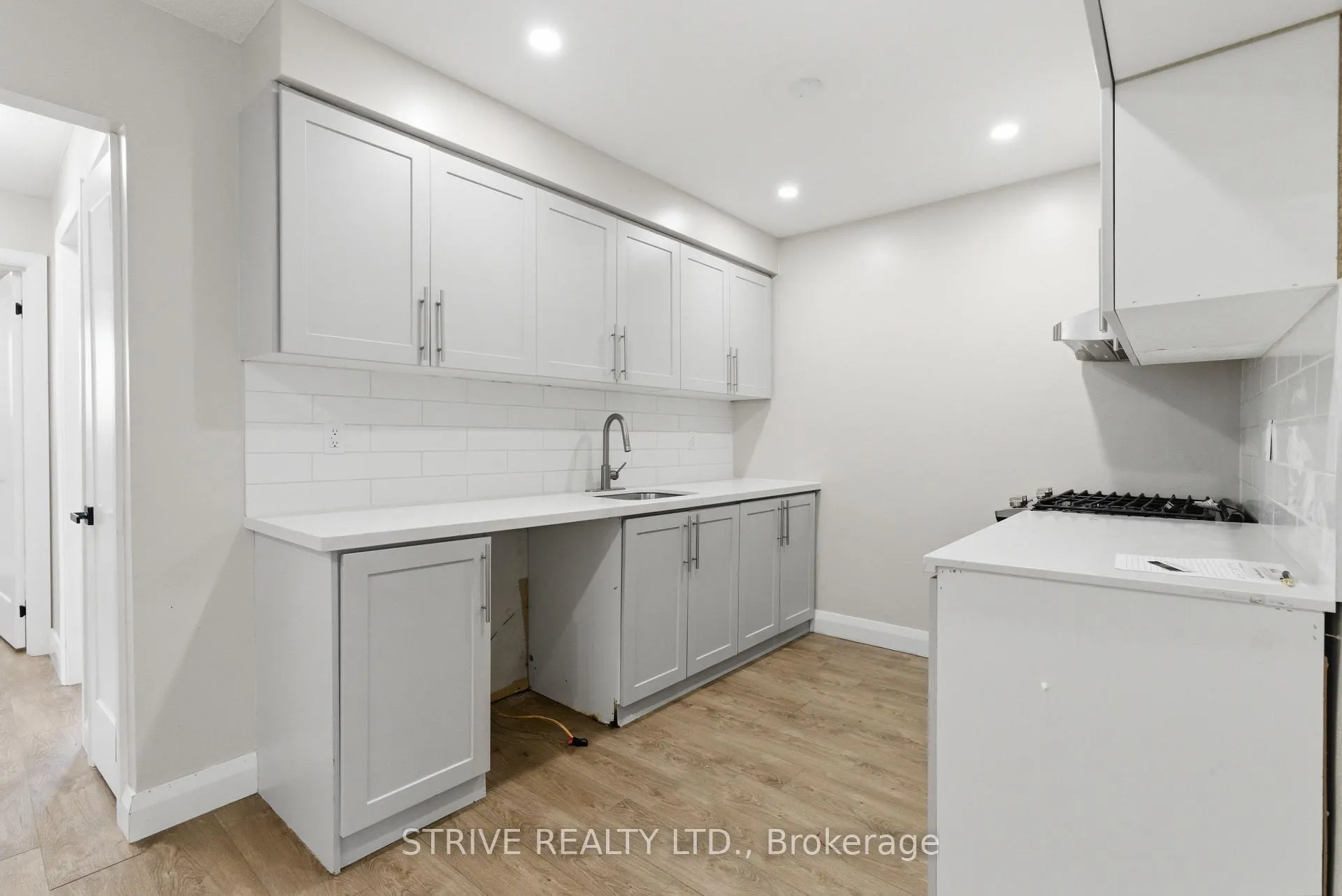 Photo 5 of 290 Lakeview Park Avenue, Oshawa, Lakeview — HOMEH