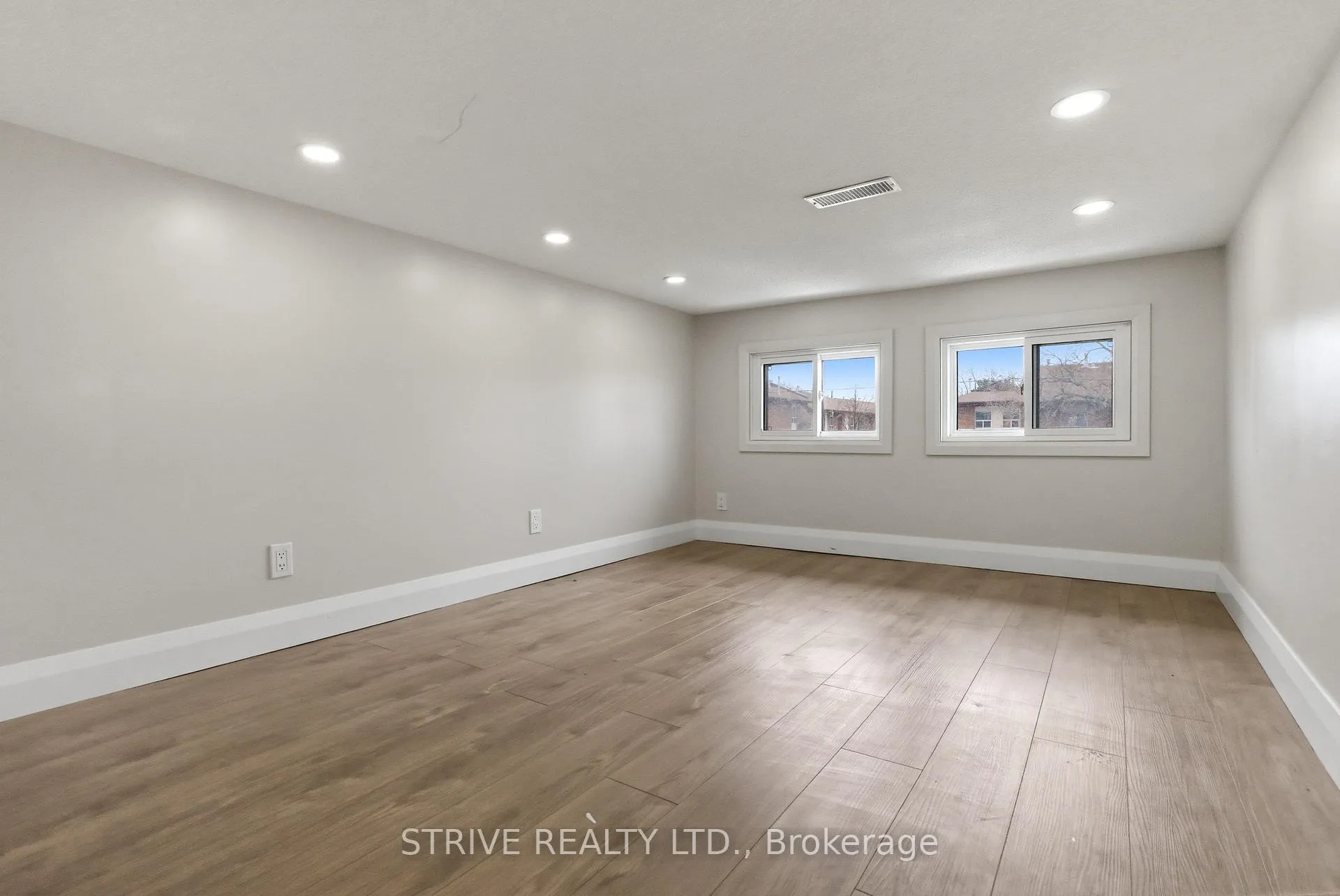 Photo 17 of 290 Lakeview Park Avenue, Oshawa, Lakeview — HOMEH