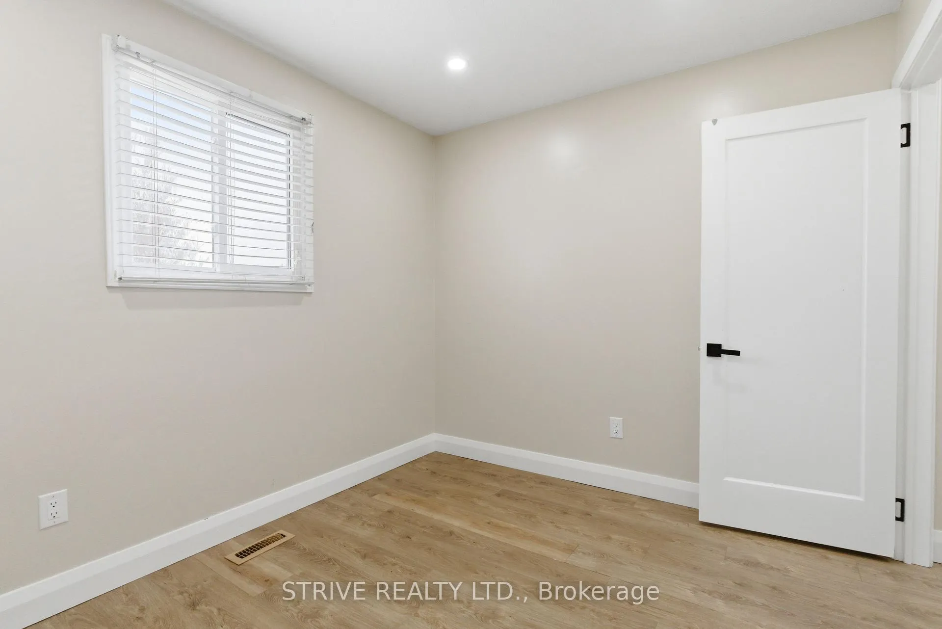 Photo 21 of 290 Lakeview Park Avenue, Oshawa, Lakeview — HOMEH