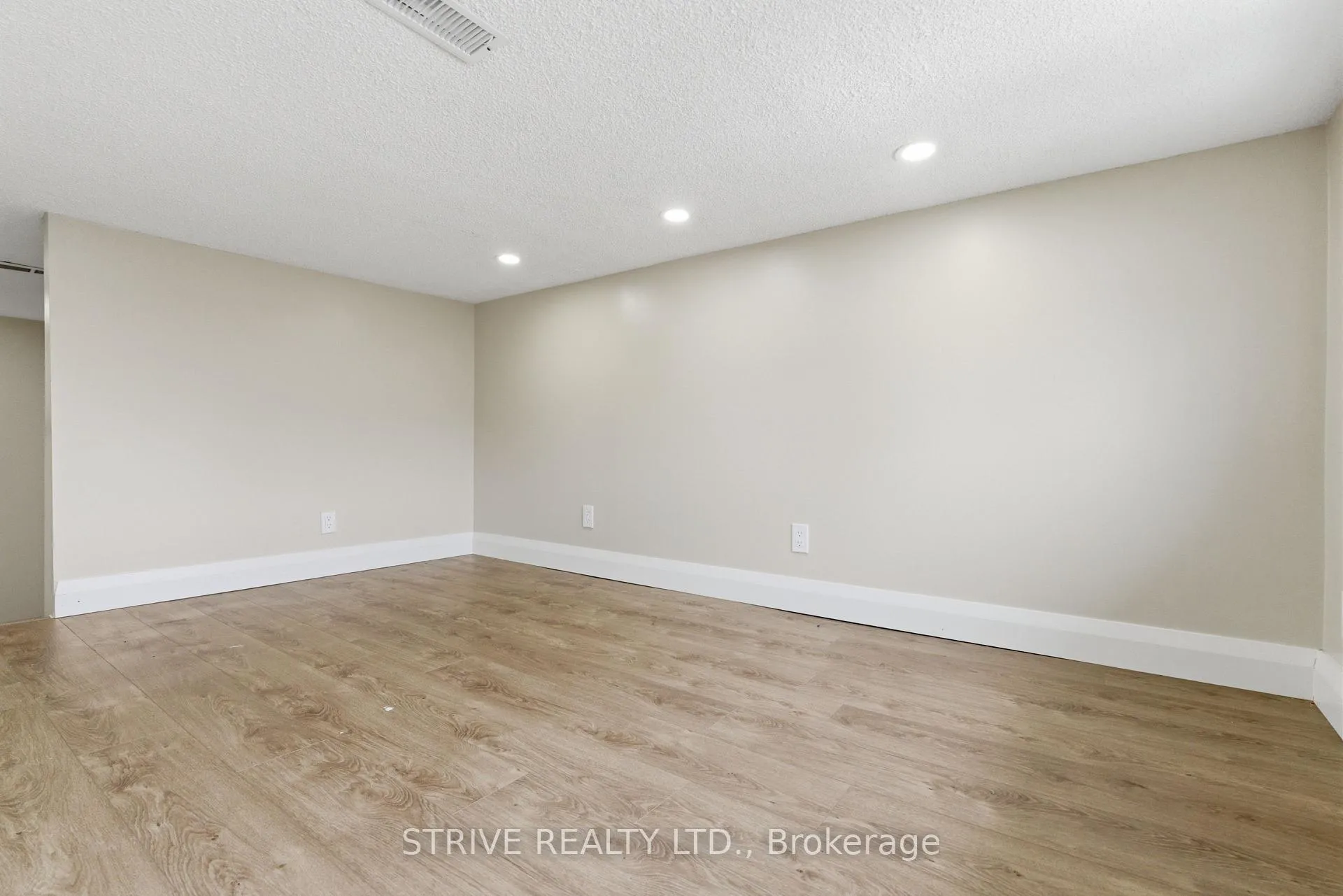 Photo 23 of 290 Lakeview Park Avenue, Oshawa, Lakeview — HOMEH