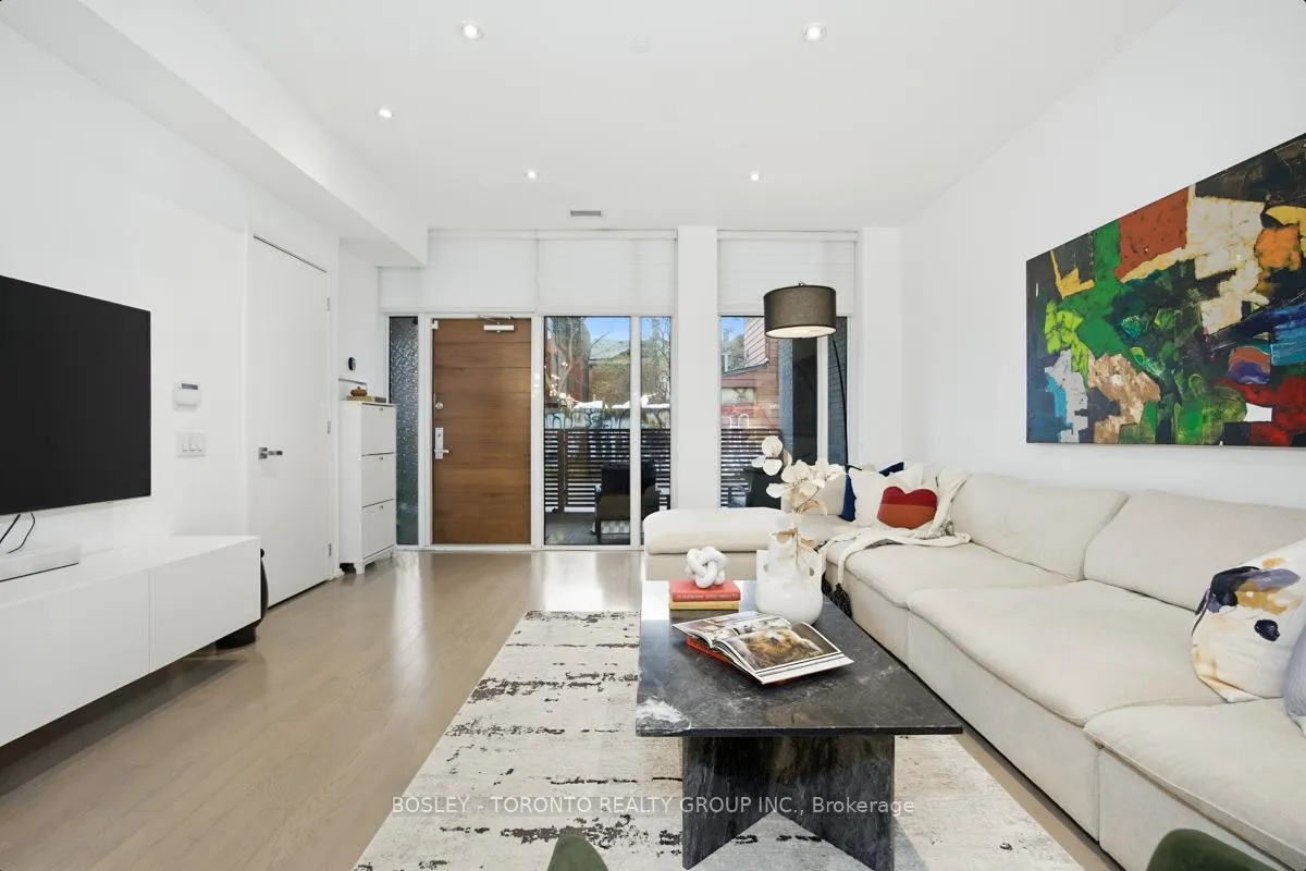 Photo 3 of 10 Loretto Lane, Toronto, University — HOMEH