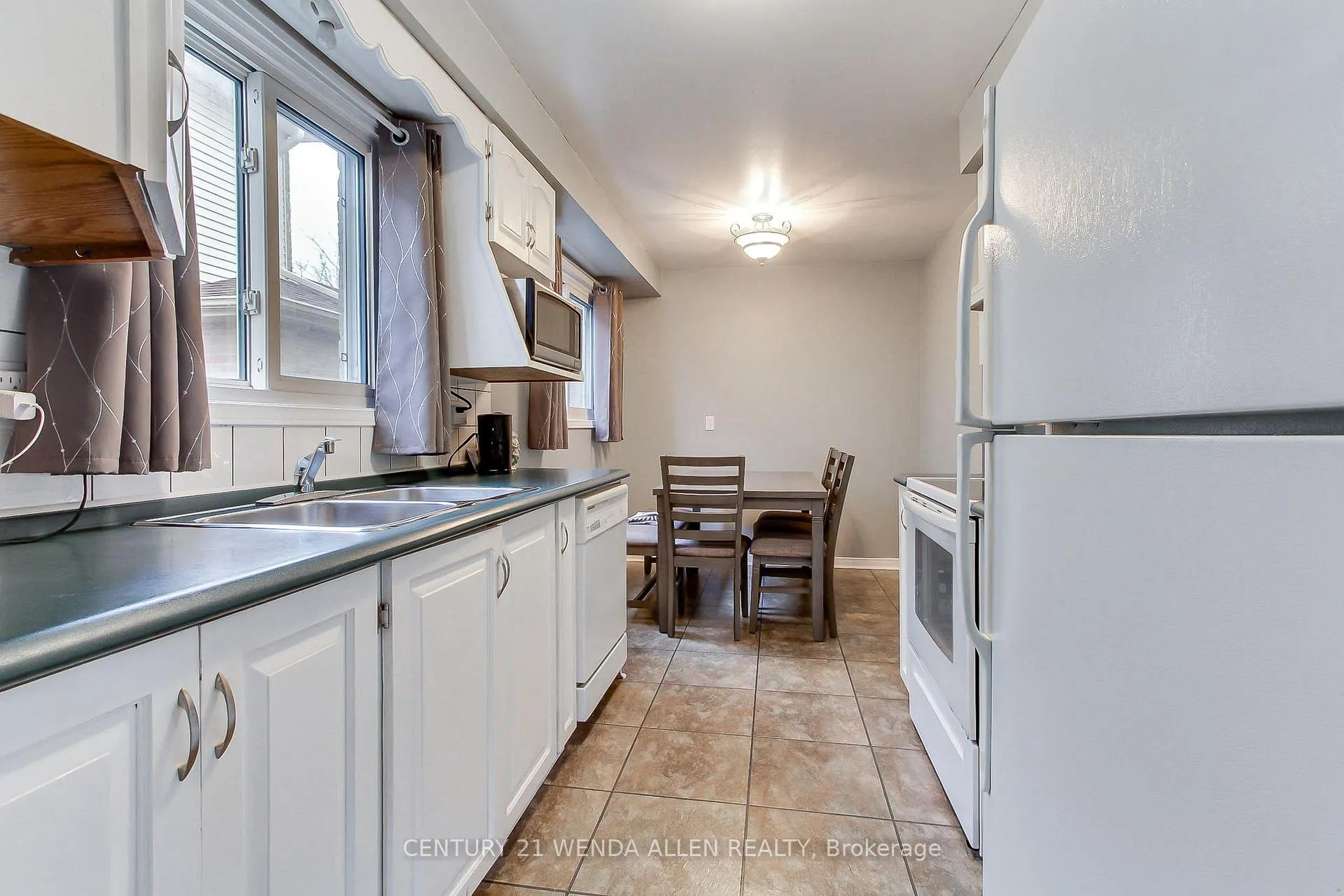 Photo 13 of 44 Bashford Road, Ajax, South West — HOMEH