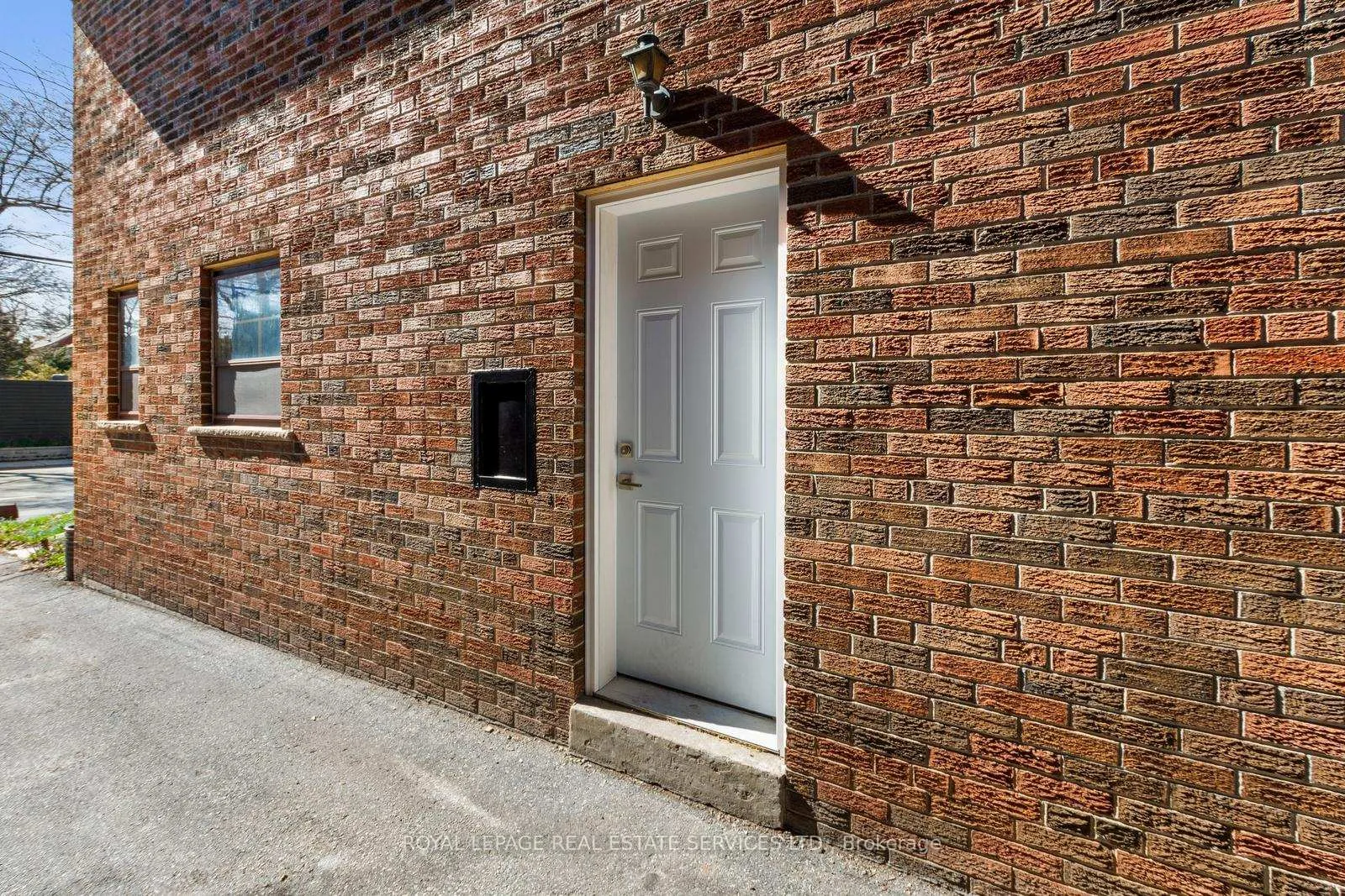 Photo 2 of Unit Lower, 1129 Mount Pleasant Road, Toronto, Mount Pleasant East — HOMEH