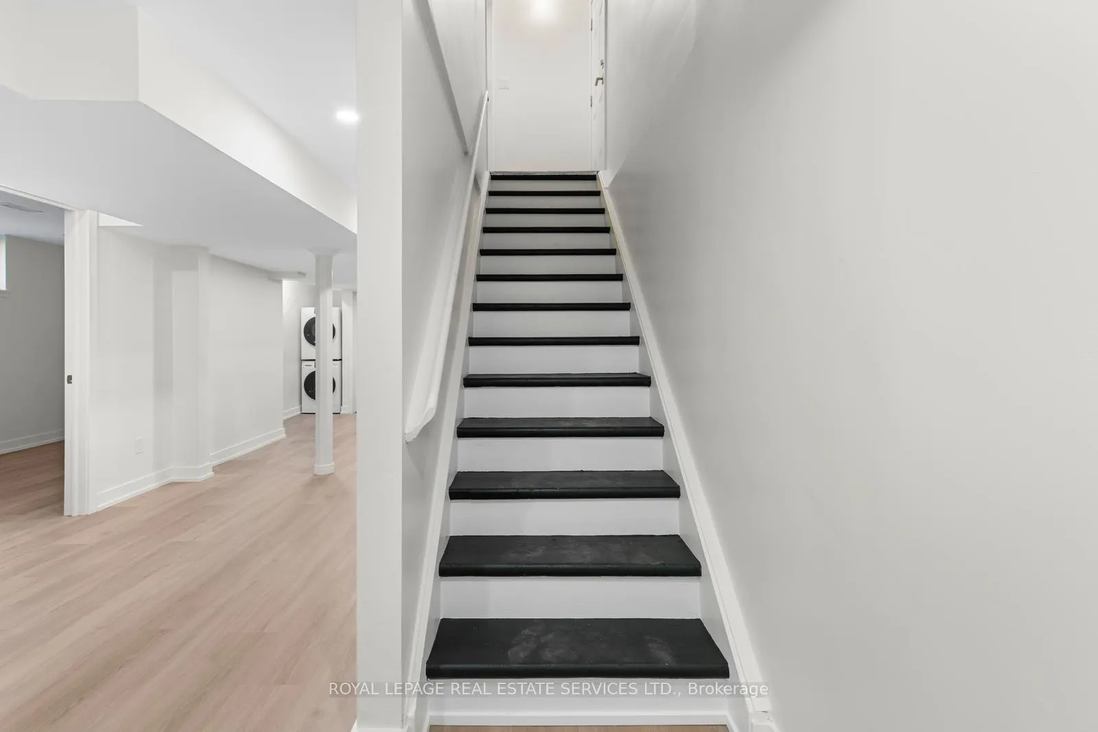 Photo 3 of Unit Lower, 1129 Mount Pleasant Road, Toronto, Mount Pleasant East — HOMEH