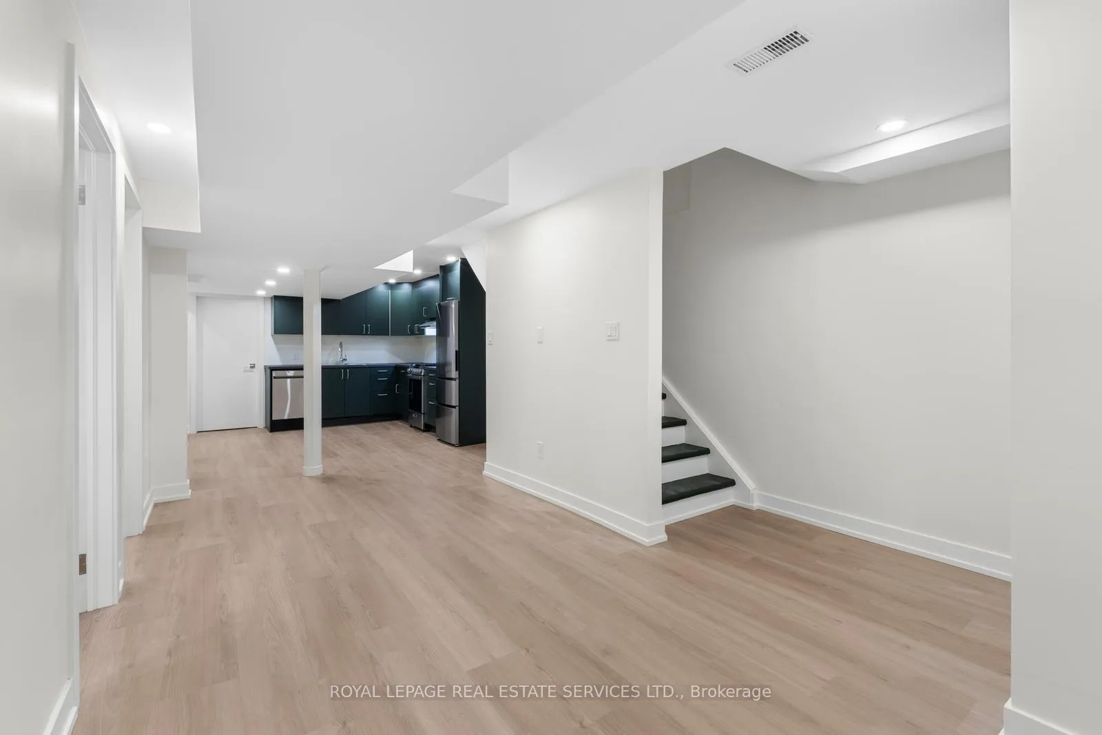 Photo 4 of Unit Lower, 1129 Mount Pleasant Road, Toronto, Mount Pleasant East — HOMEH