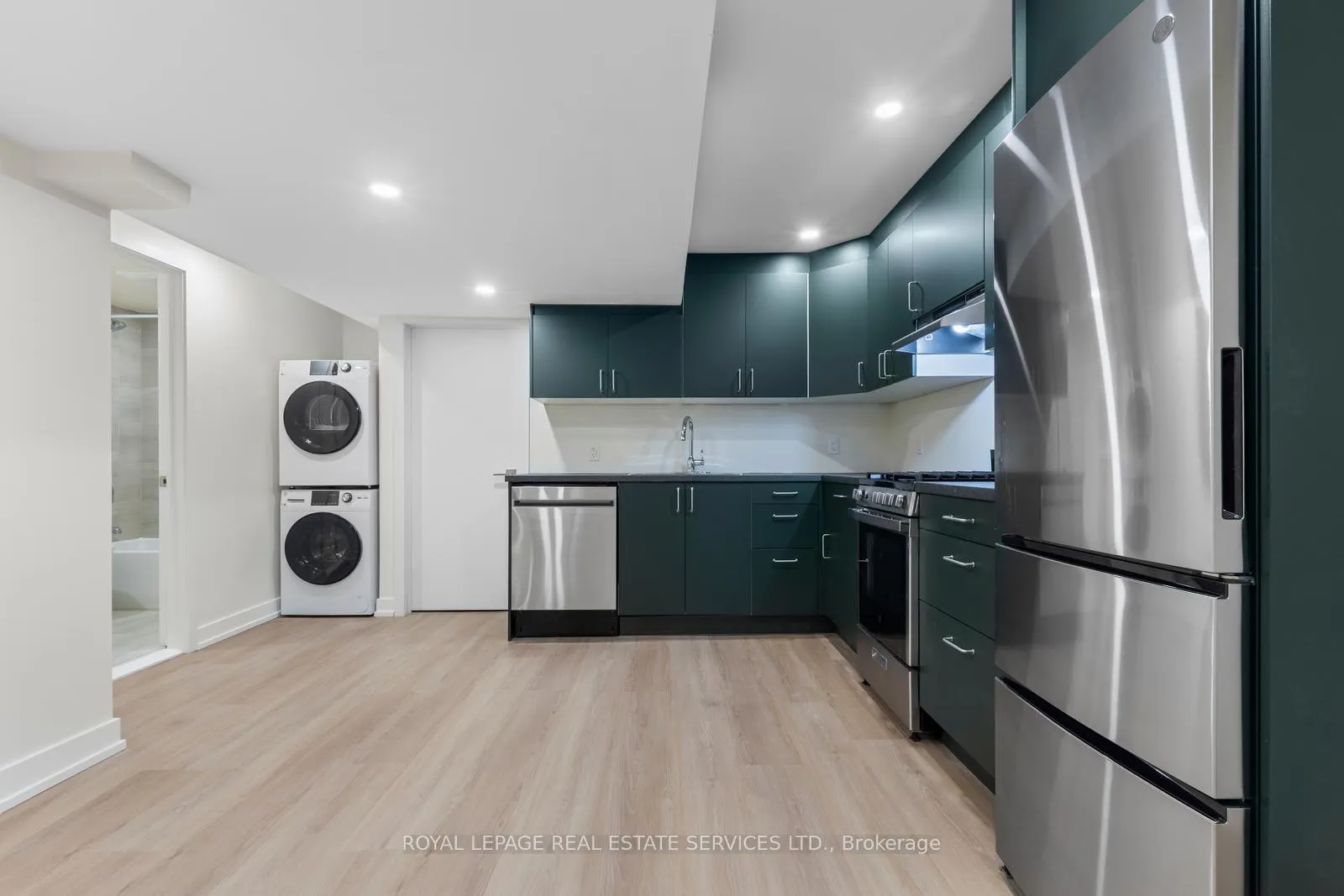 Photo 5 of Unit Lower, 1129 Mount Pleasant Road, Toronto, Mount Pleasant East — HOMEH